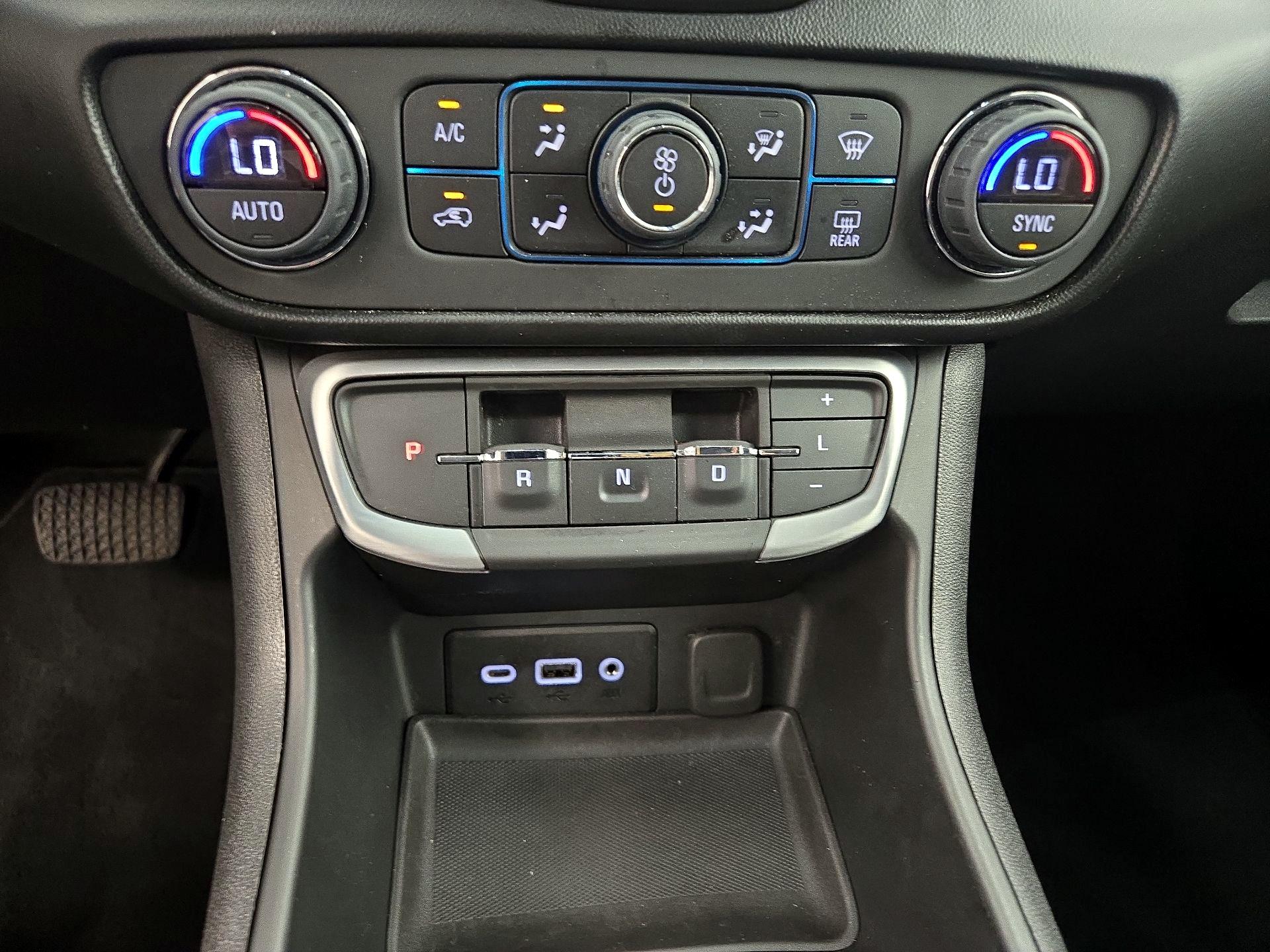 Thumbnail: 2022 GMC Terrain - 17