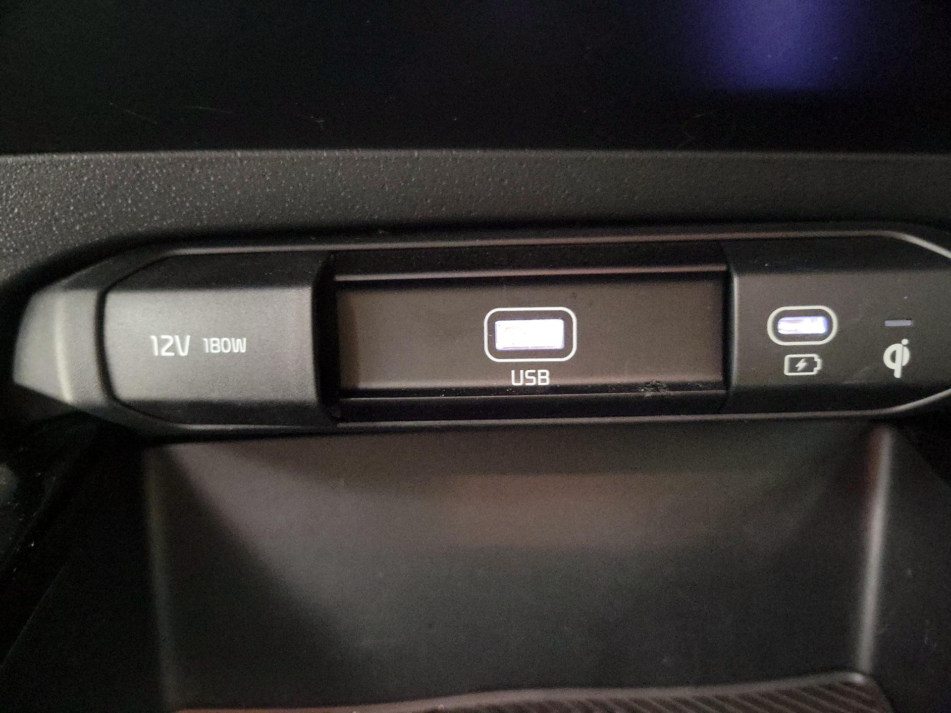 Thumbnail: 2023 Kia Niro - 17