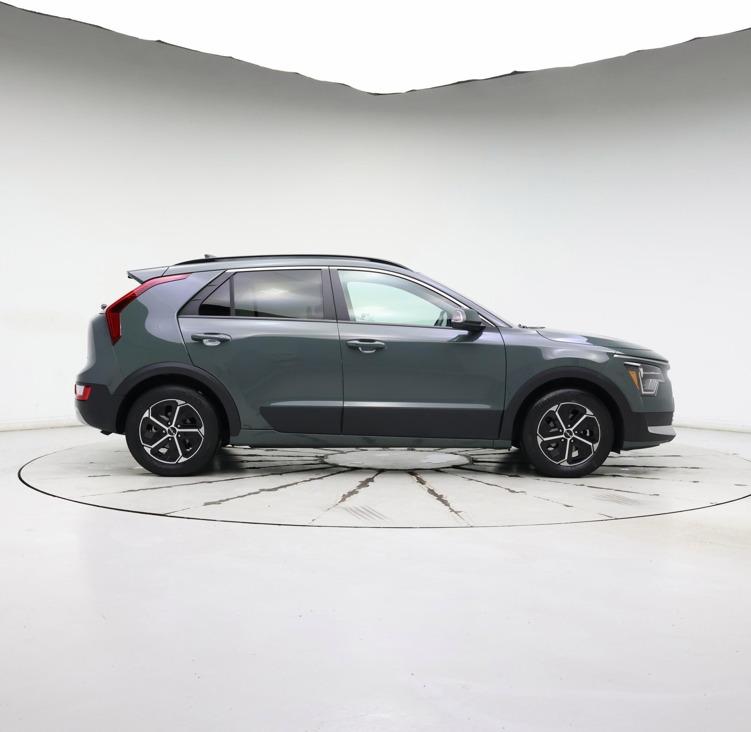 Thumbnail: 2023 Kia Niro - 7