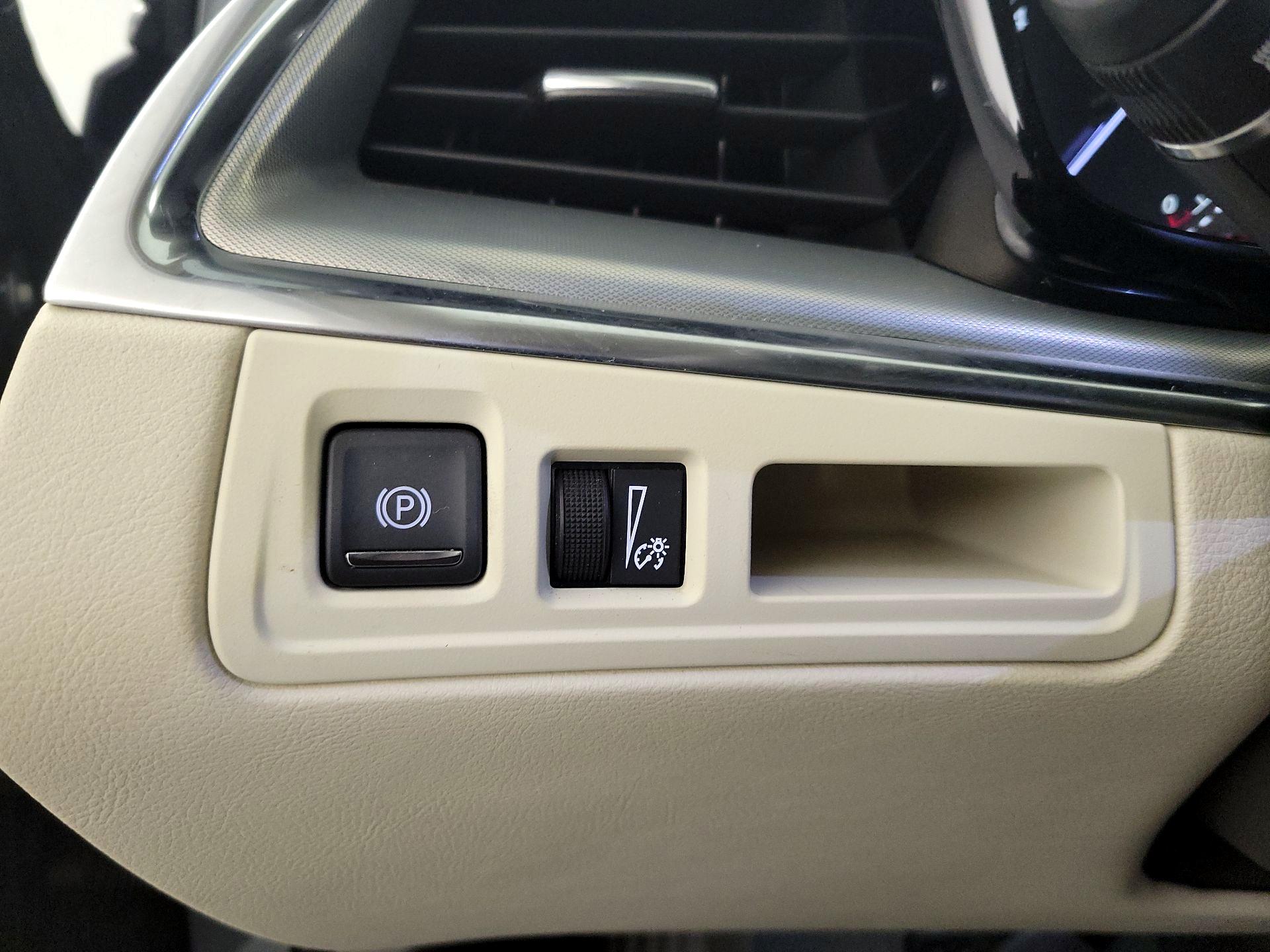 Thumbnail: 2021 Cadillac XT5 - 11