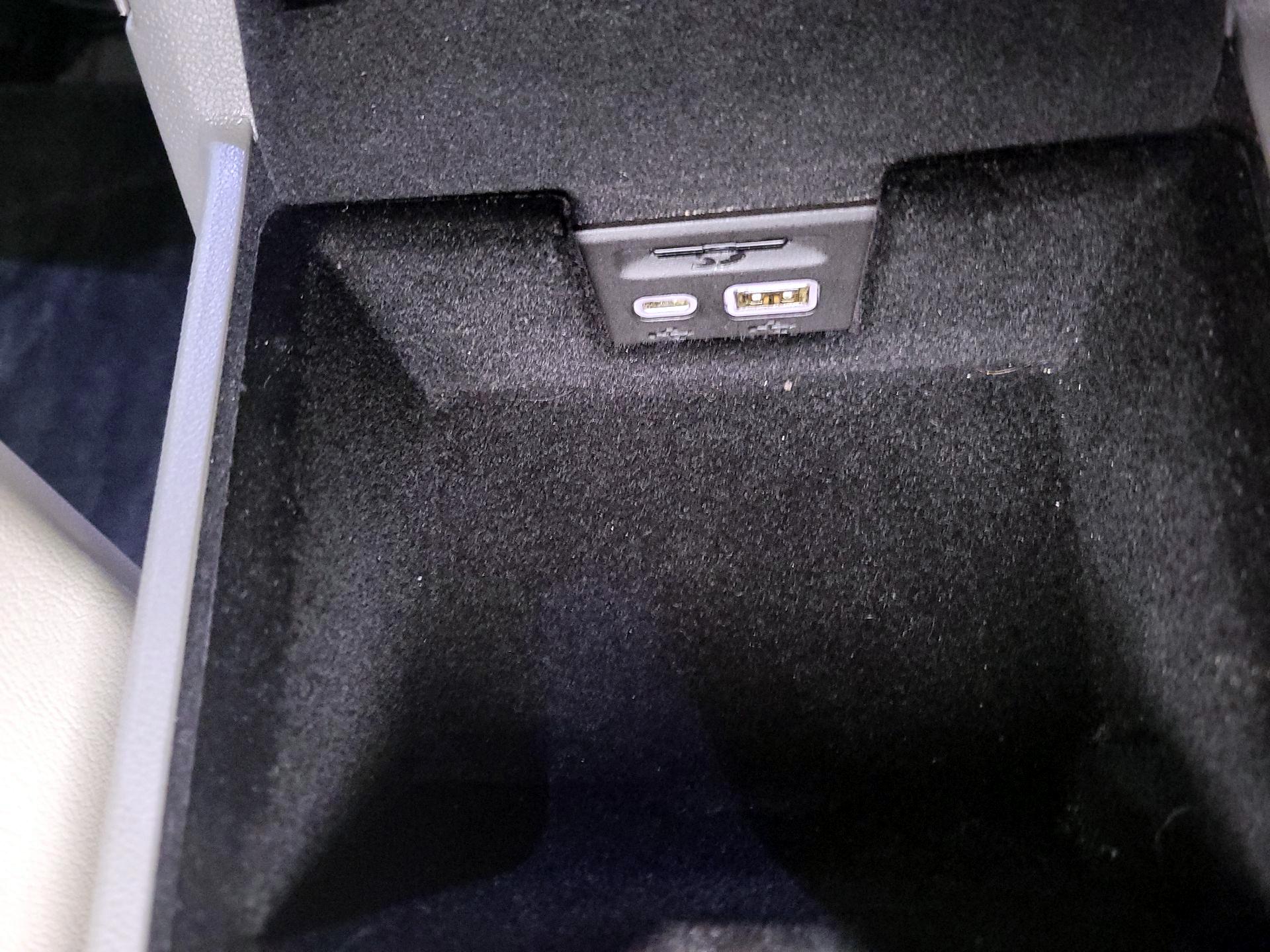 Thumbnail: 2021 Cadillac XT5 - 16