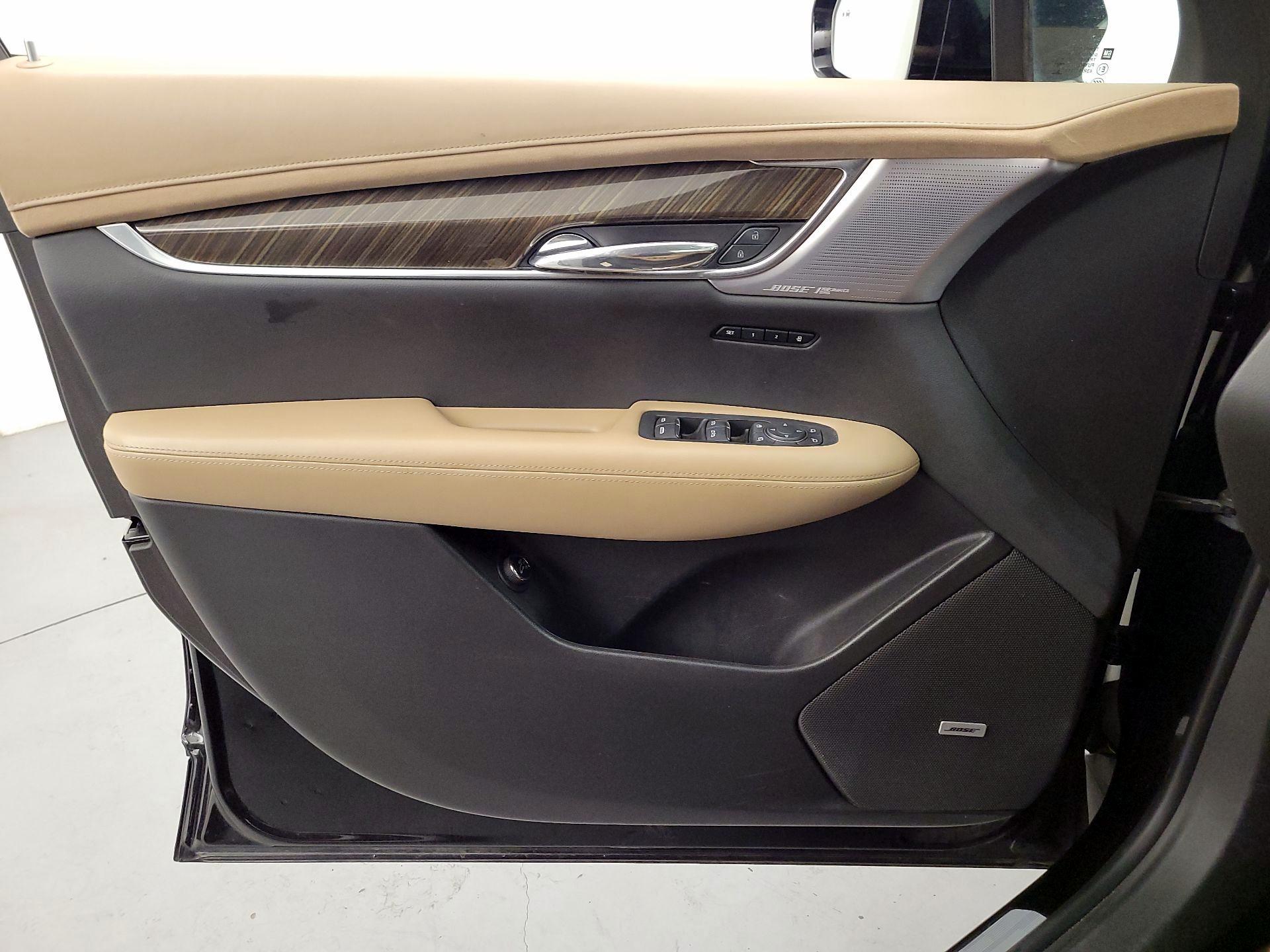 Thumbnail: 2022 Cadillac XT6 - 12