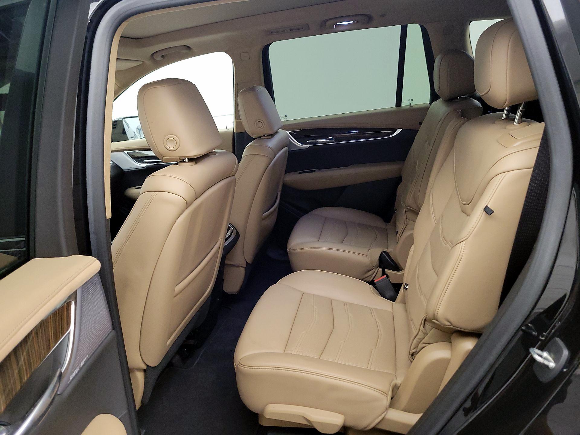 Thumbnail: 2022 Cadillac XT6 - 18