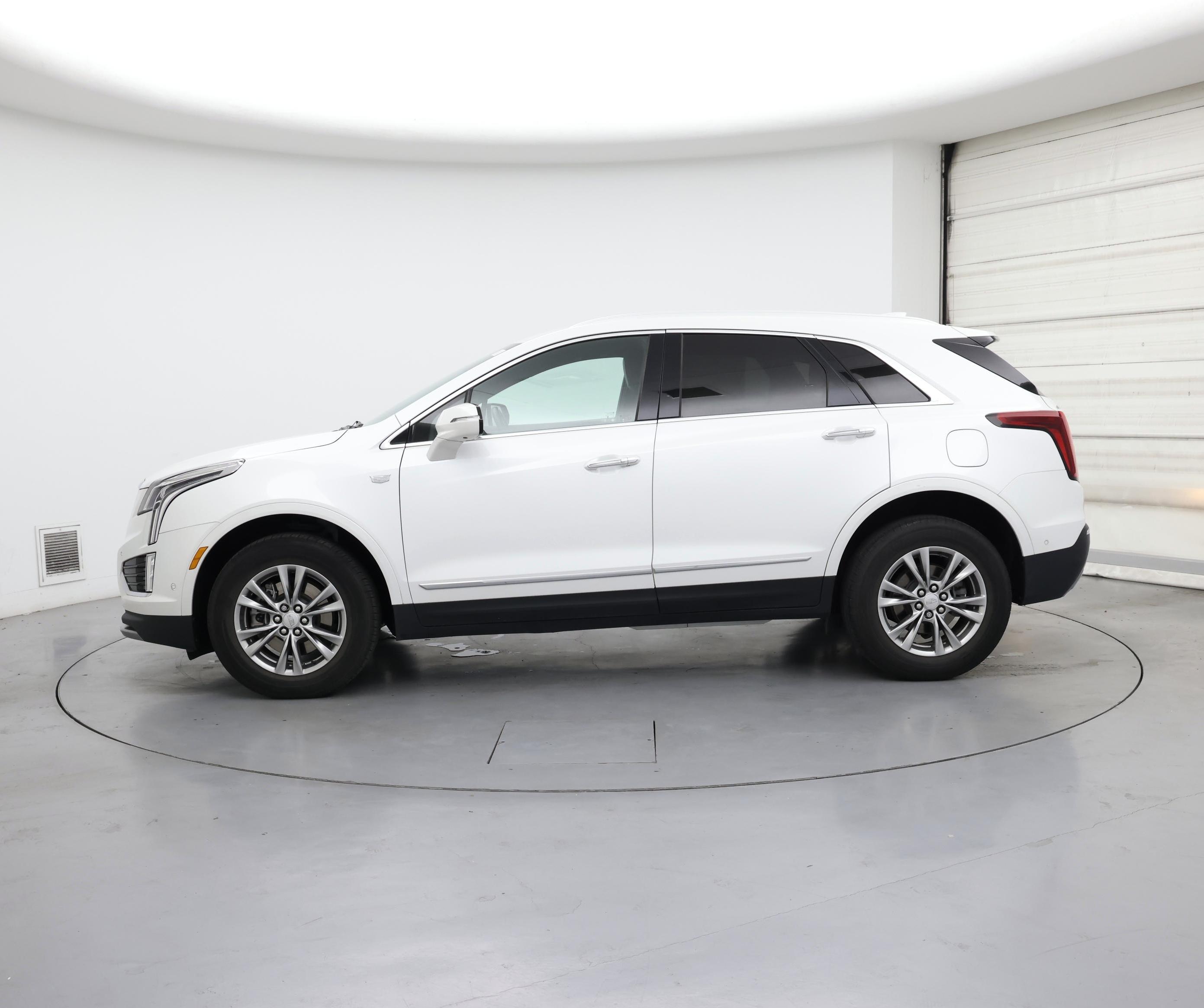 Thumbnail: 2021 Cadillac XT5 - 3