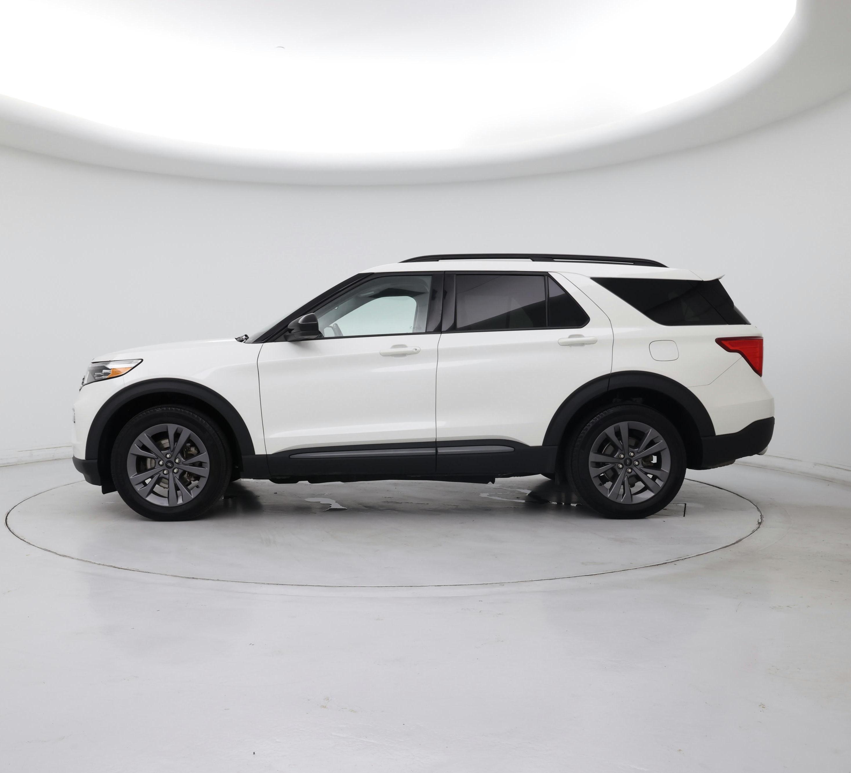 Thumbnail: 2022 Ford Explorer - 3