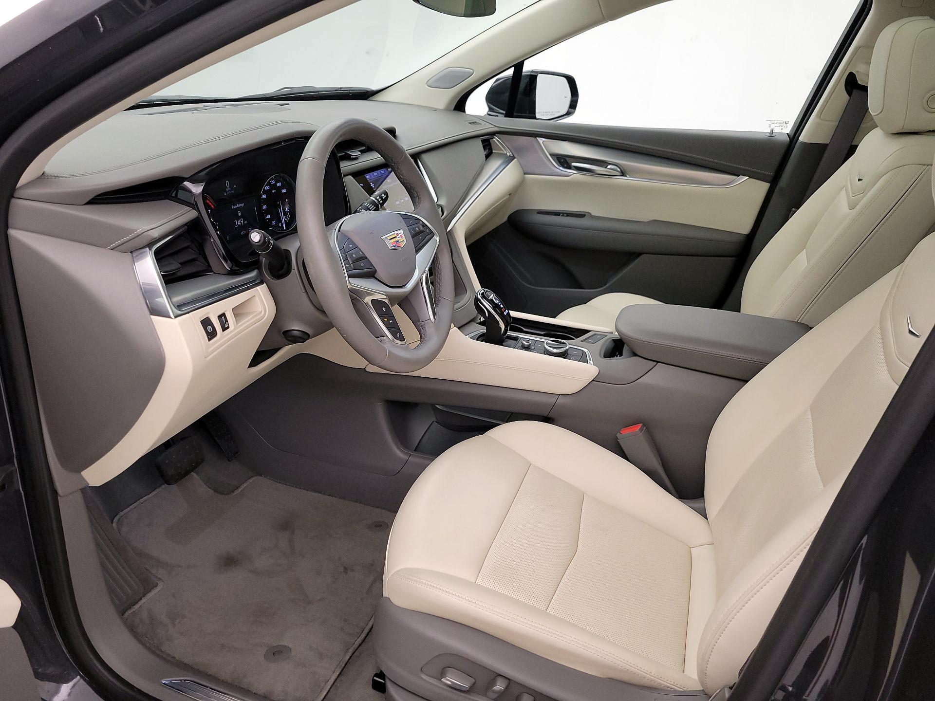 Thumbnail: 2023 Cadillac XT5 - 11