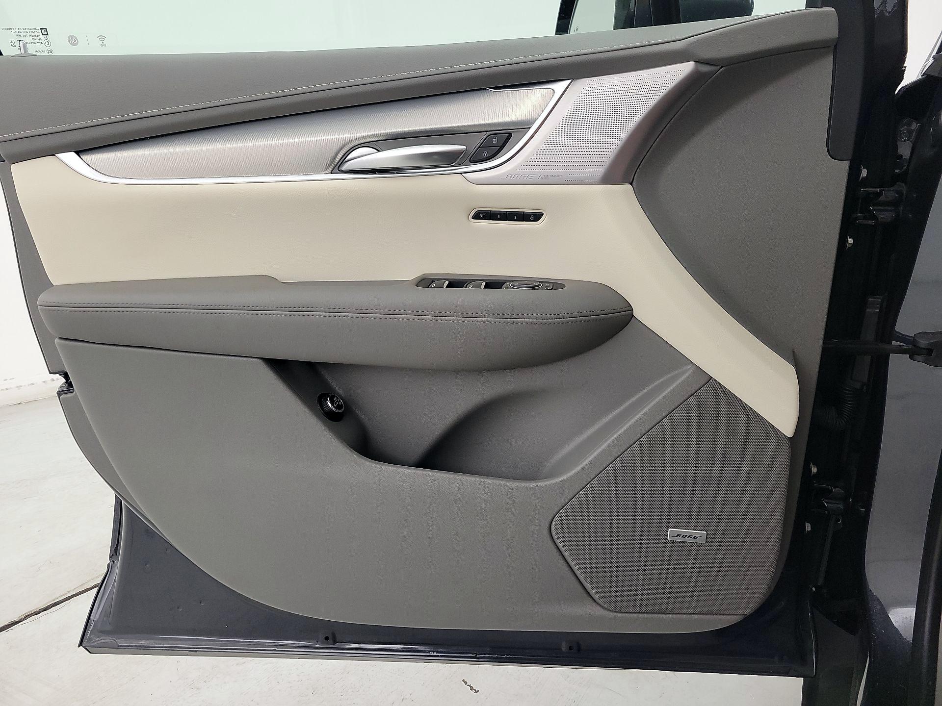 Thumbnail: 2023 Cadillac XT5 - 12