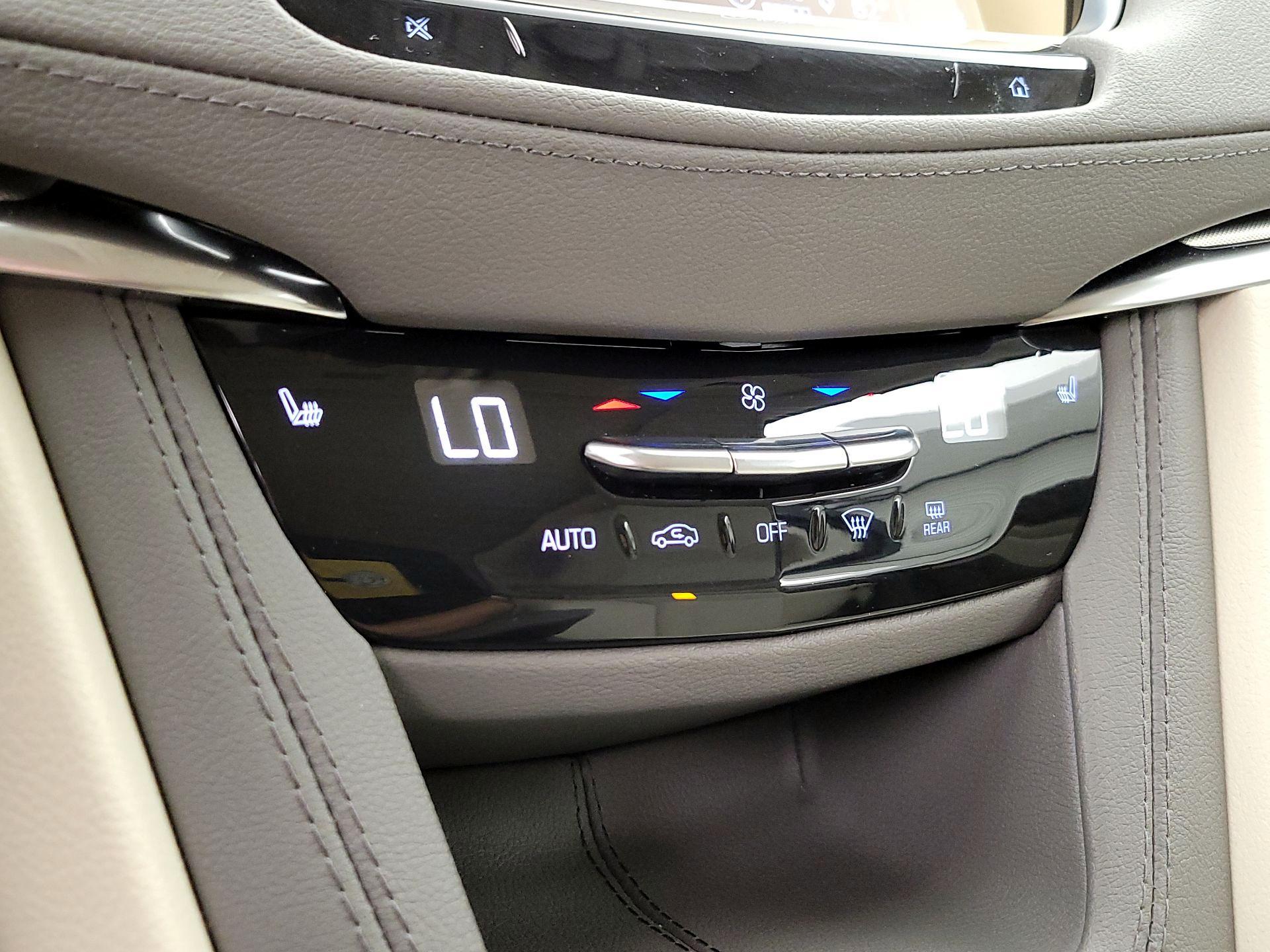 Thumbnail: 2023 Cadillac XT5 - 16