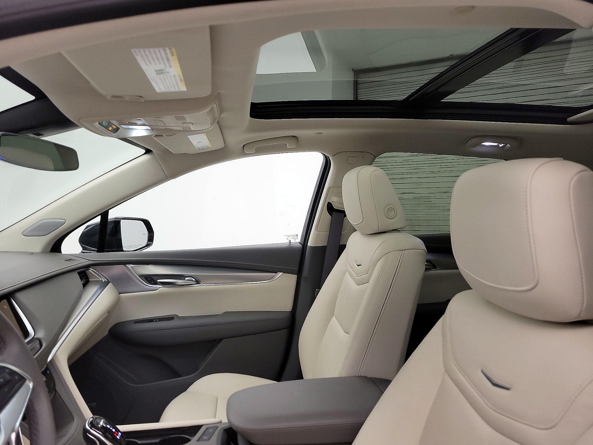 Thumbnail: 2023 Cadillac XT5 - 18