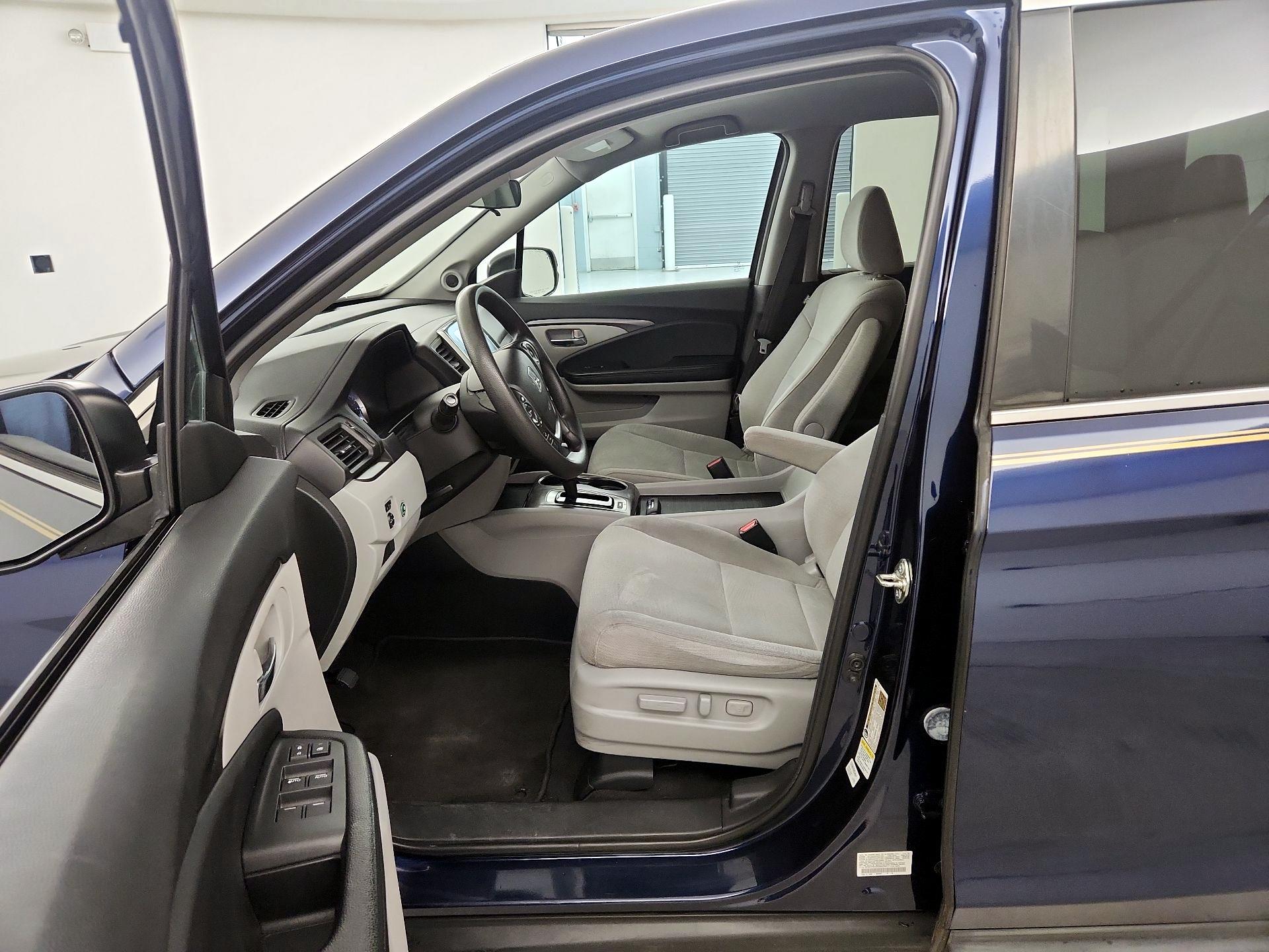 Thumbnail: 2016 Honda Pilot - 9