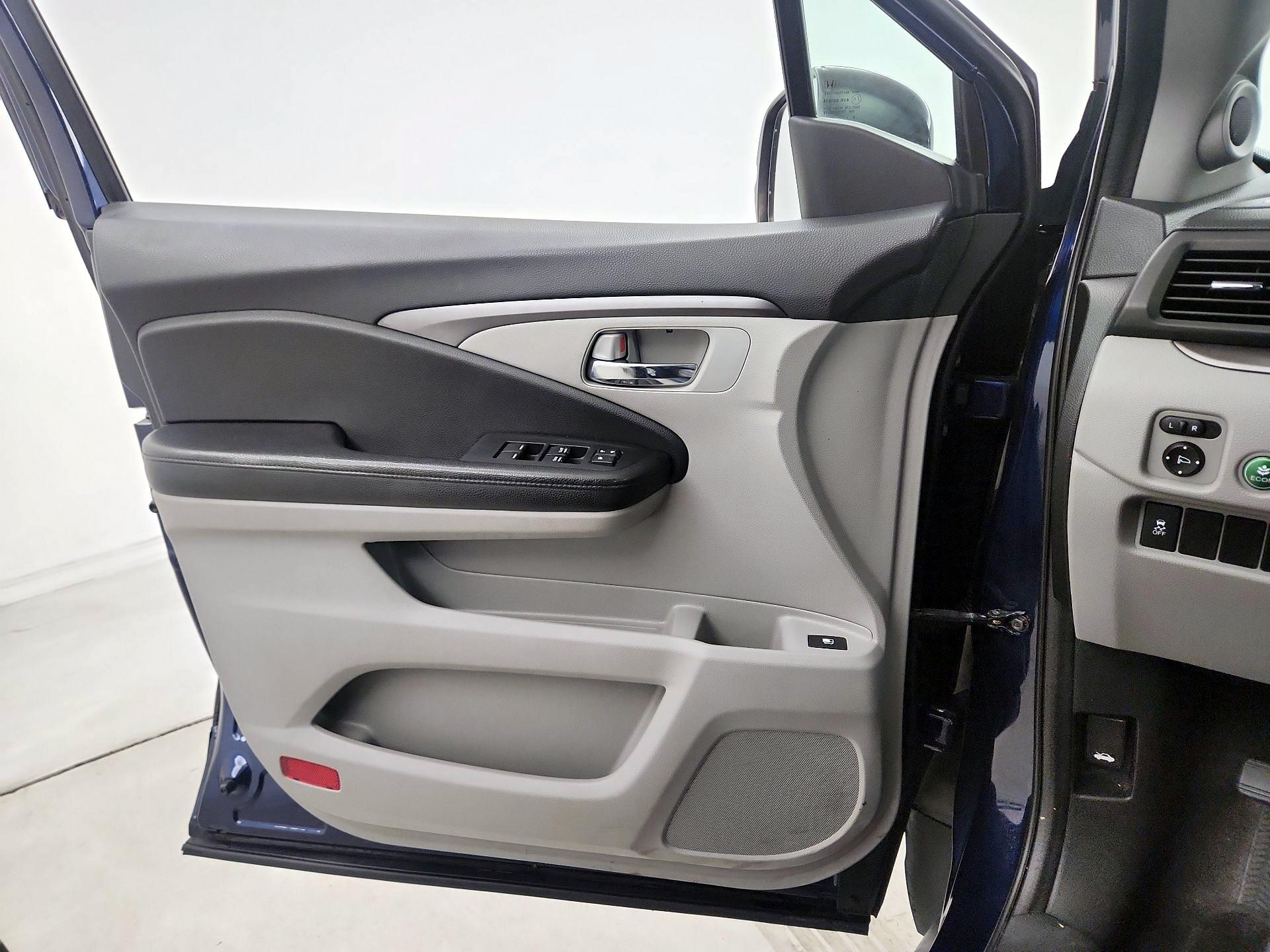 Thumbnail: 2016 Honda Pilot - 10