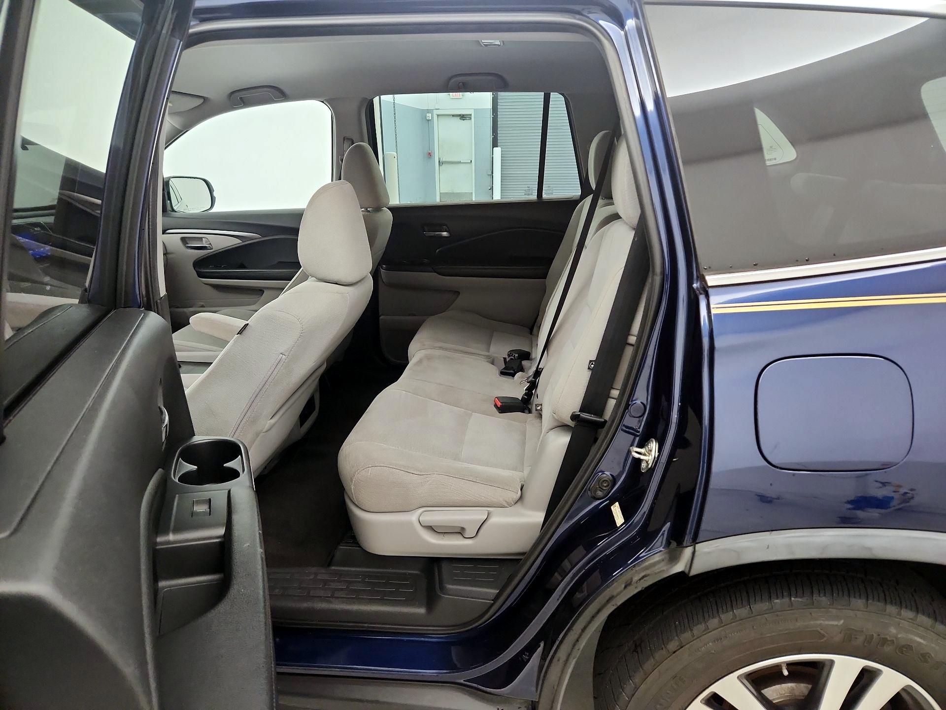 Thumbnail: 2016 Honda Pilot - 17