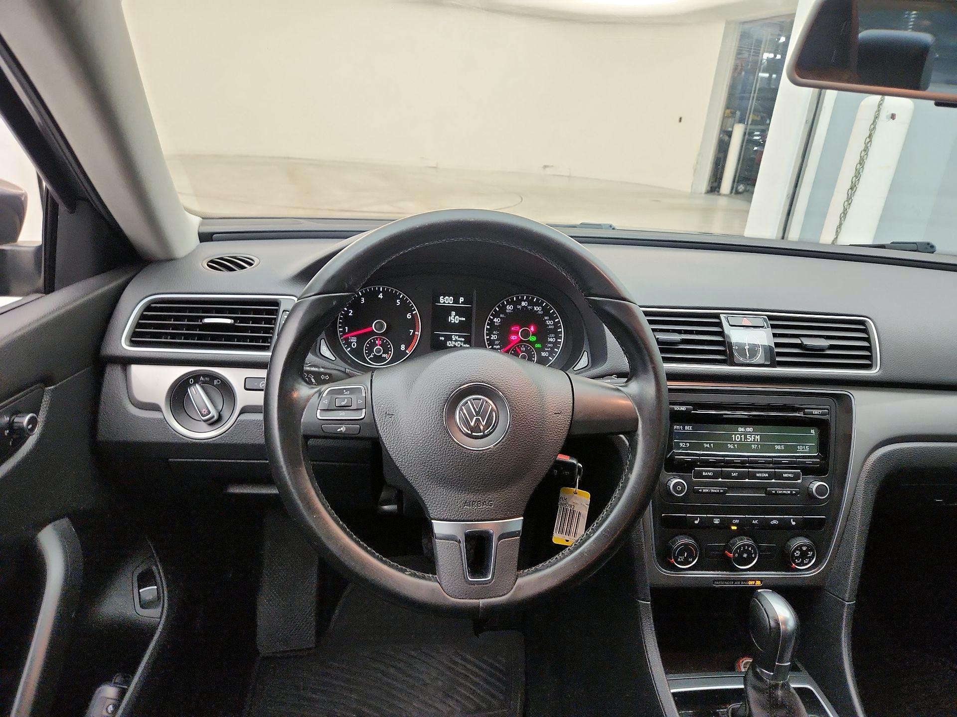 Thumbnail: 2014 Volkswagen Passat - 10