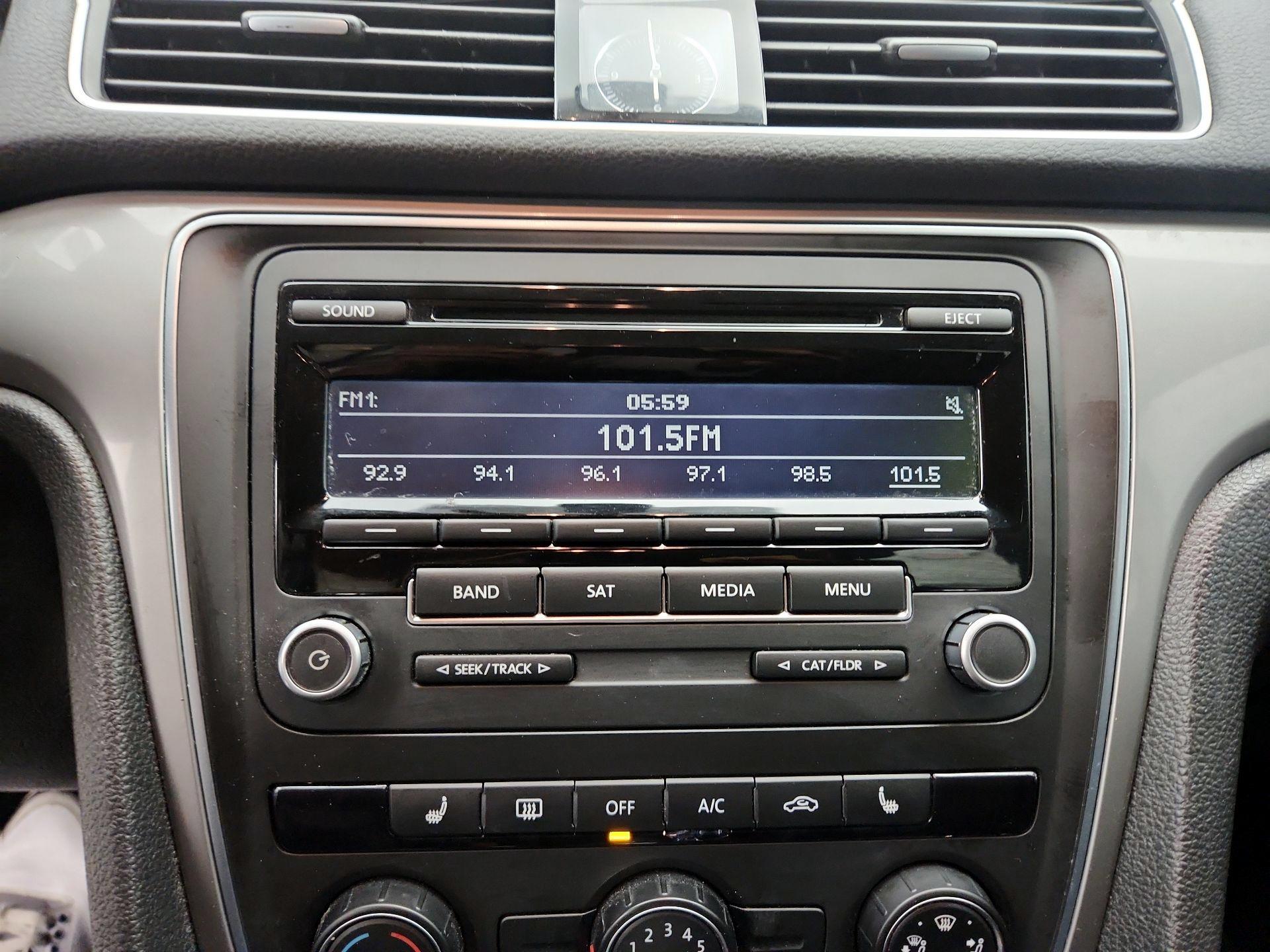 Thumbnail: 2014 Volkswagen Passat - 14