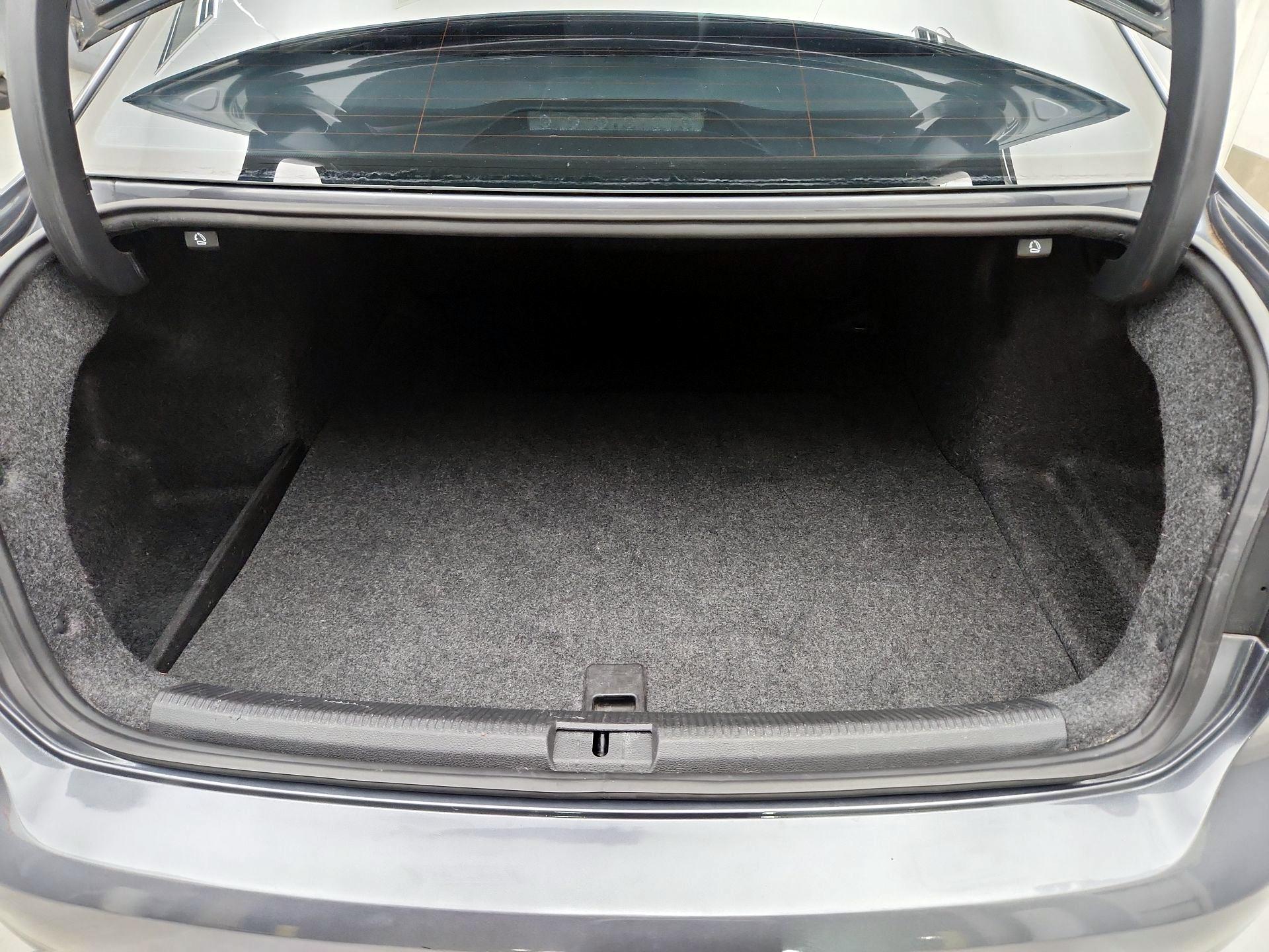 Thumbnail: 2014 Volkswagen Passat - 19