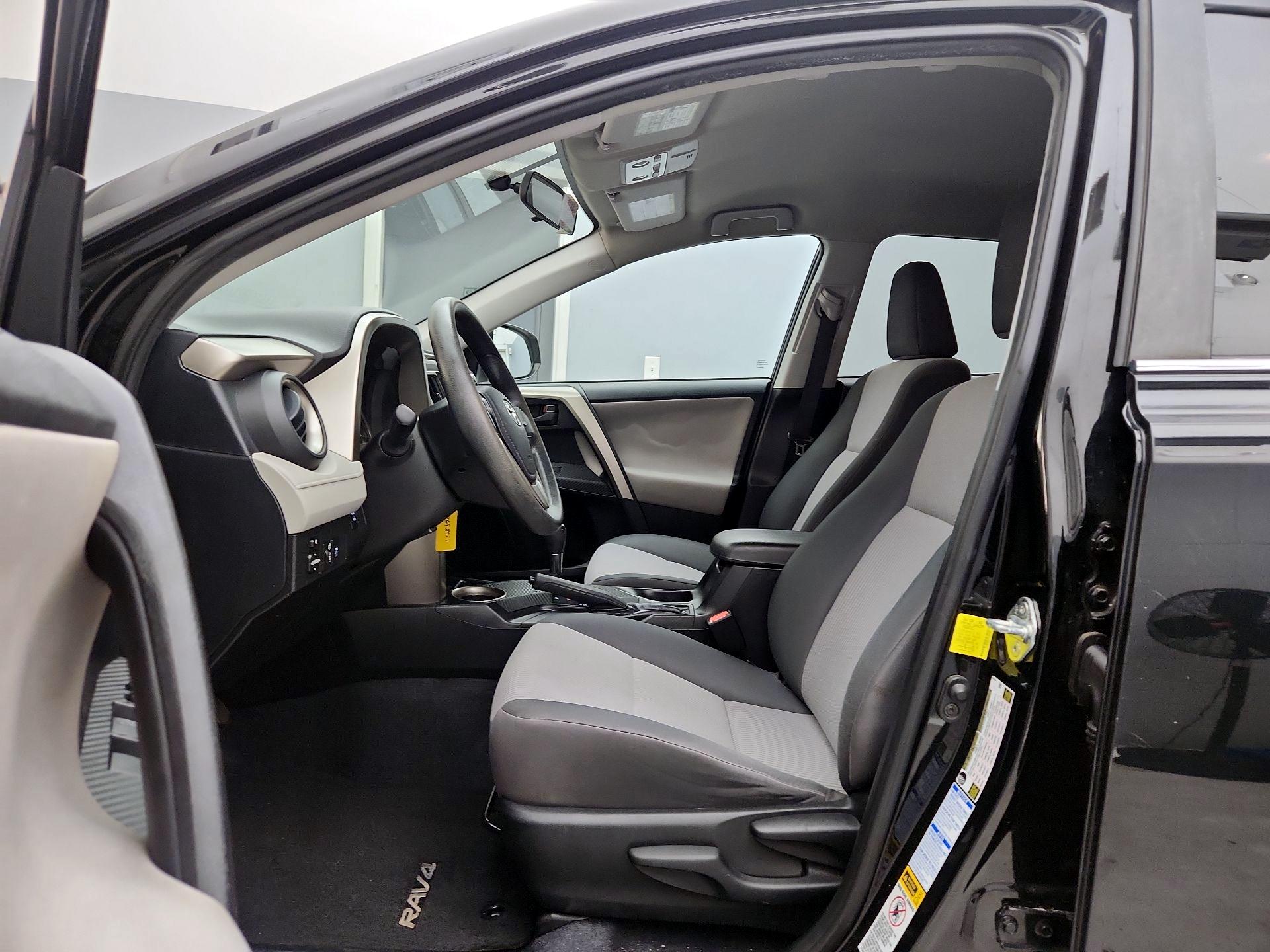 Thumbnail: 2015 Toyota RAV4 - 11