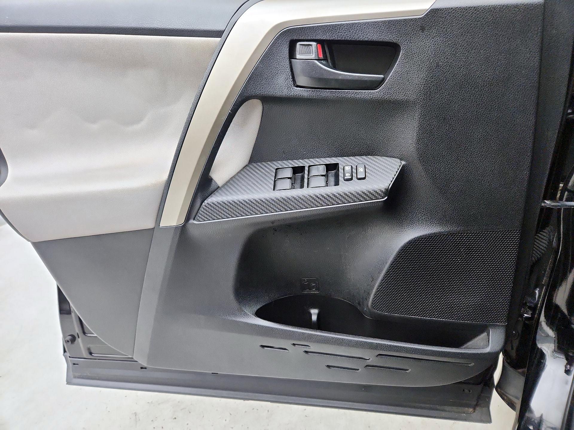 Thumbnail: 2015 Toyota RAV4 - 12