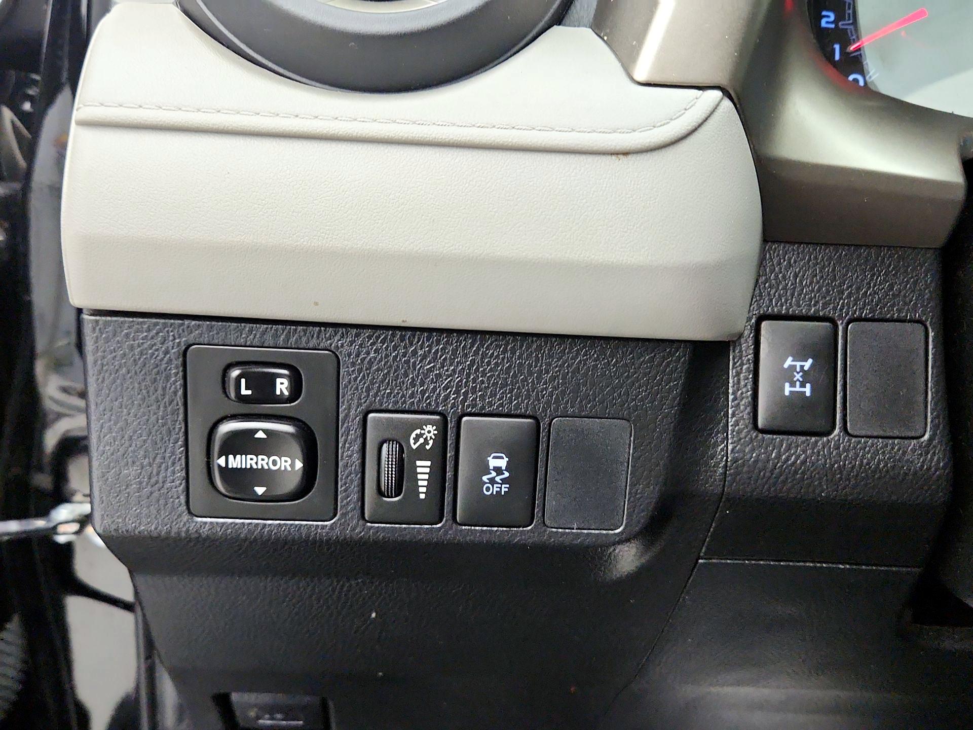 Thumbnail: 2015 Toyota RAV4 - 13