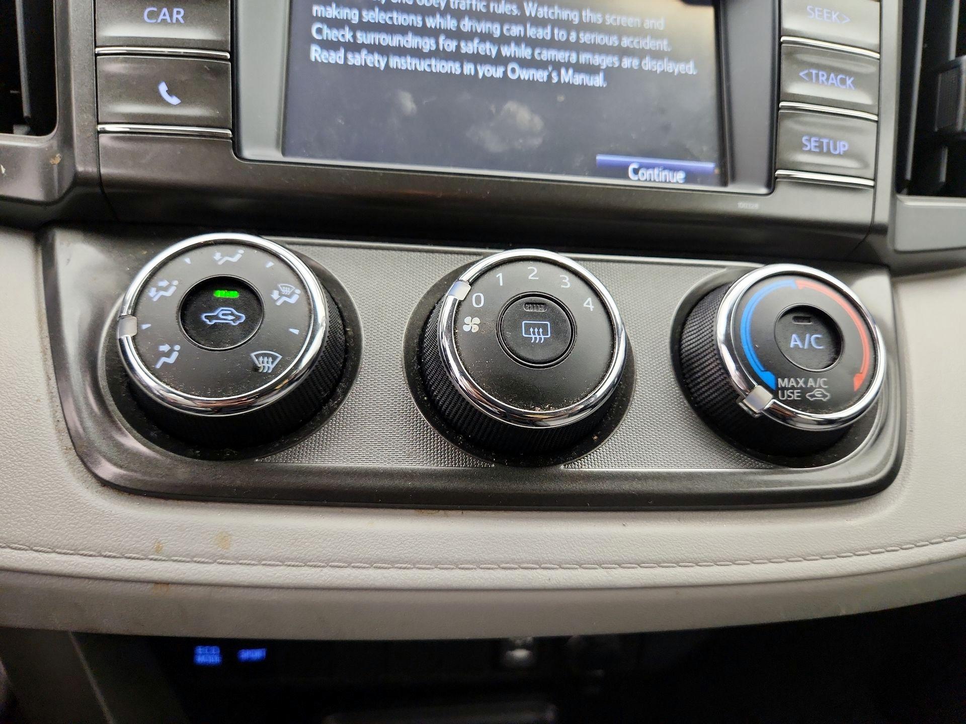 Thumbnail: 2015 Toyota RAV4 - 16