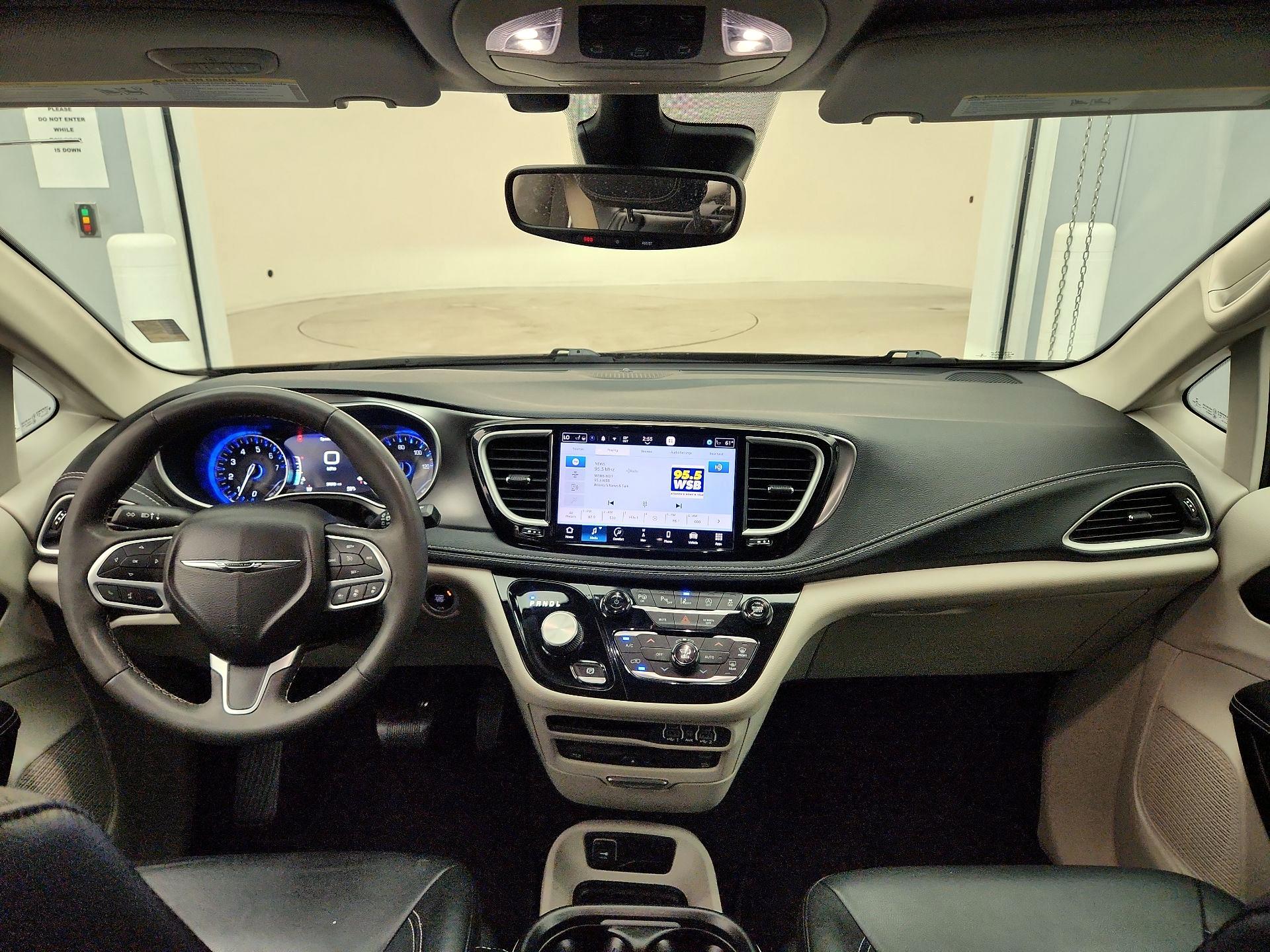 Thumbnail: 2022 Chrysler Pacifica - 9