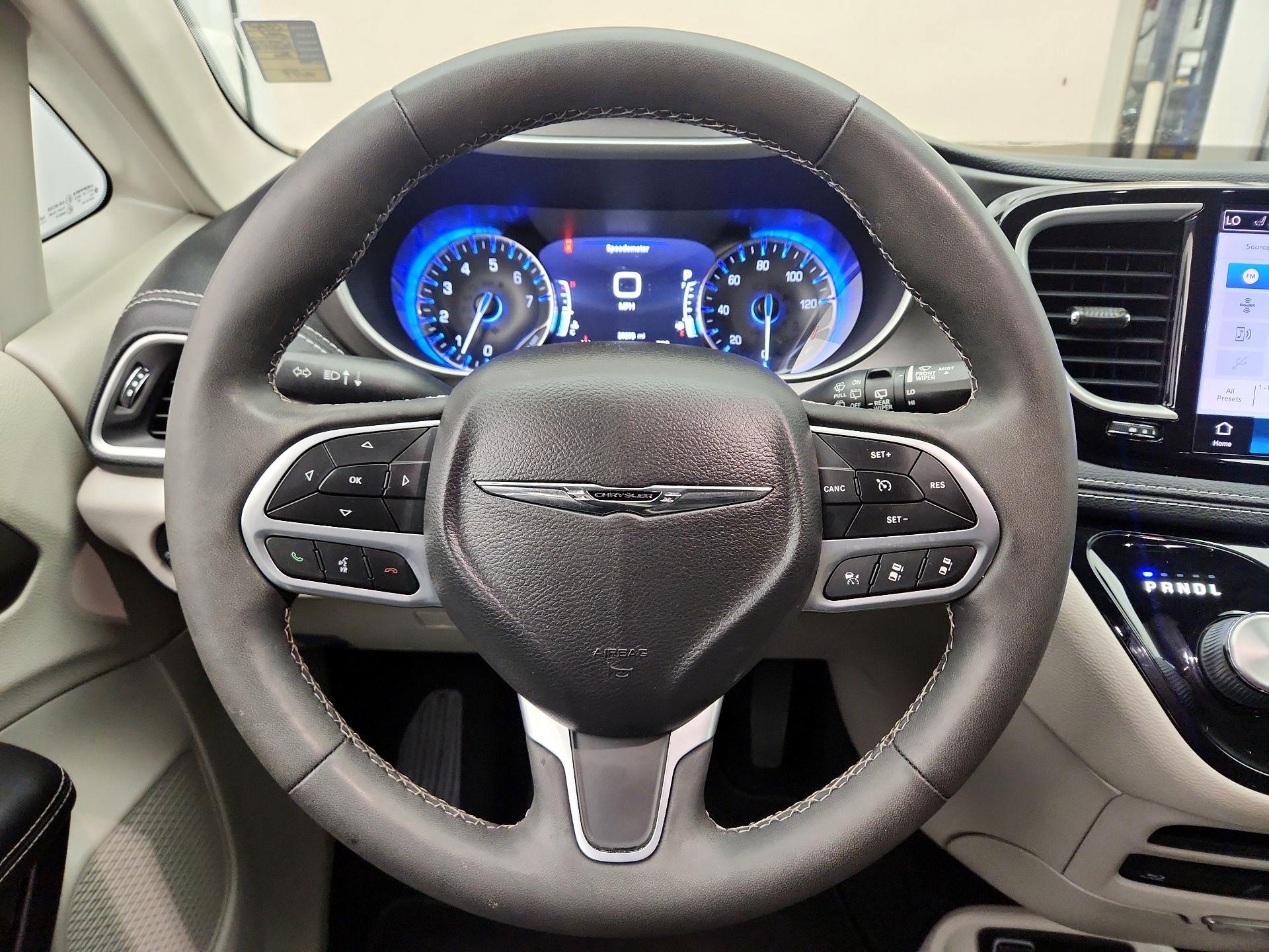 Thumbnail: 2022 Chrysler Pacifica - 10