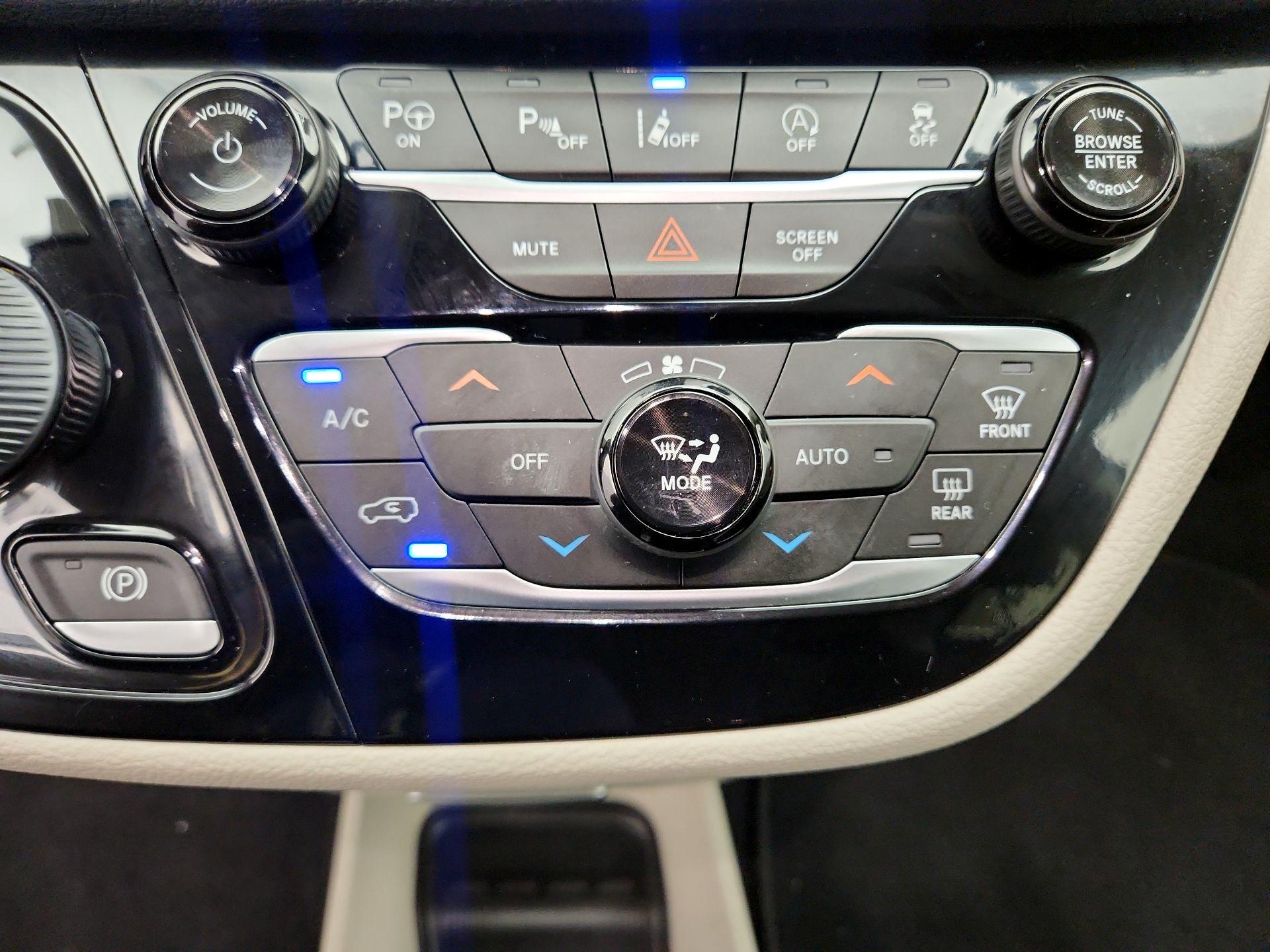 Thumbnail: 2022 Chrysler Pacifica - 16