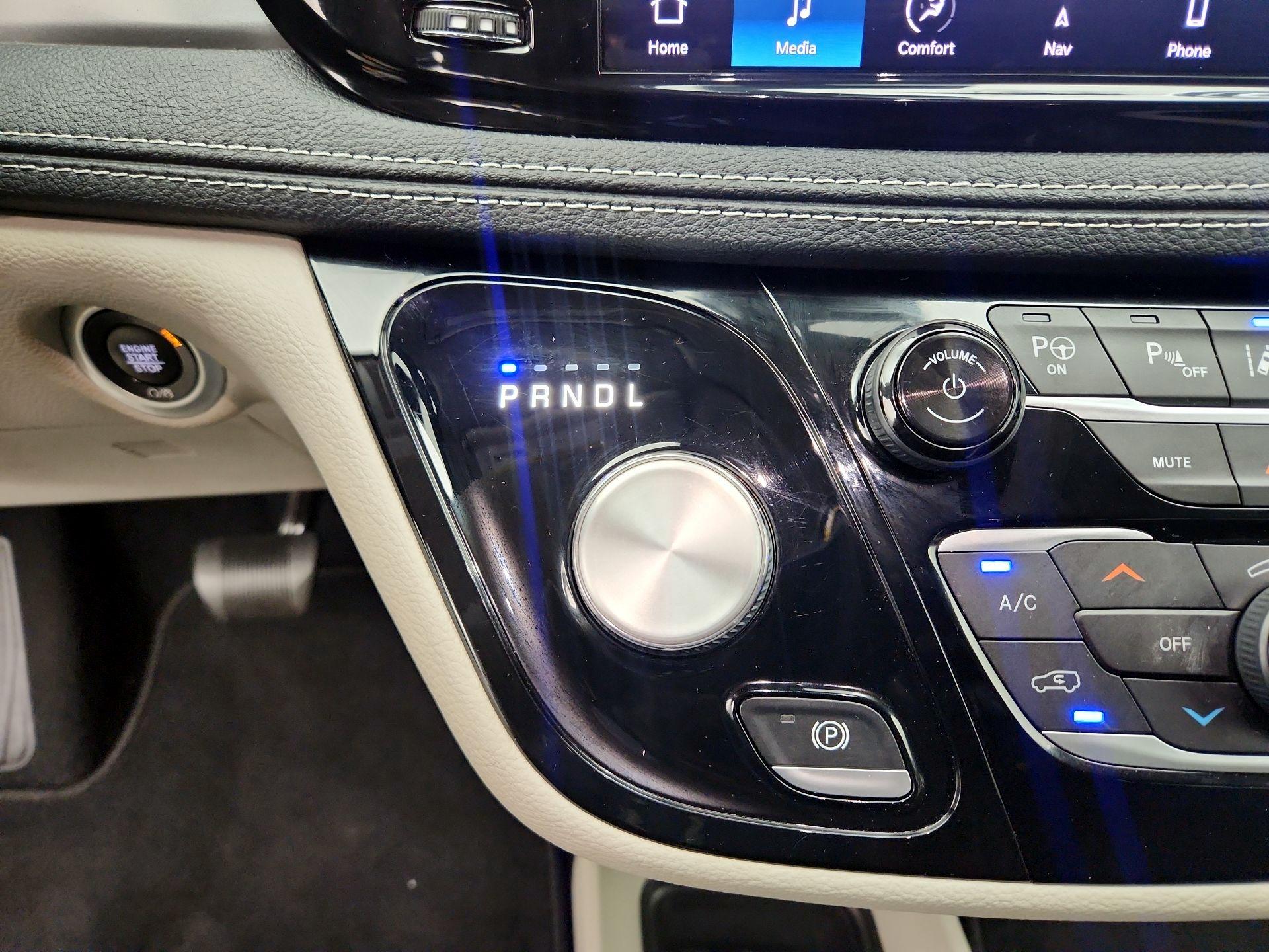 Thumbnail: 2022 Chrysler Pacifica - 17