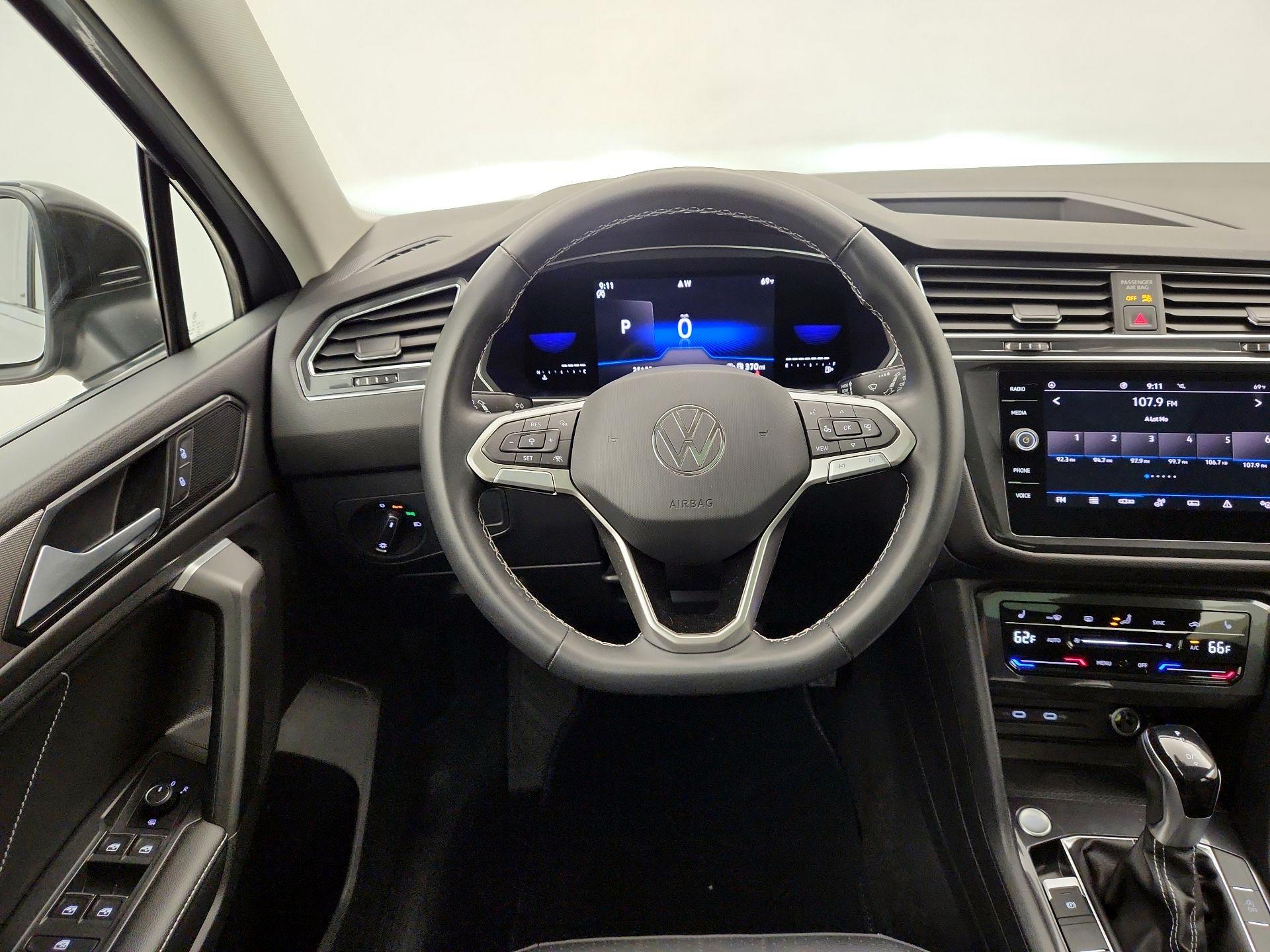 Thumbnail: 2022 Volkswagen Tiguan - 10