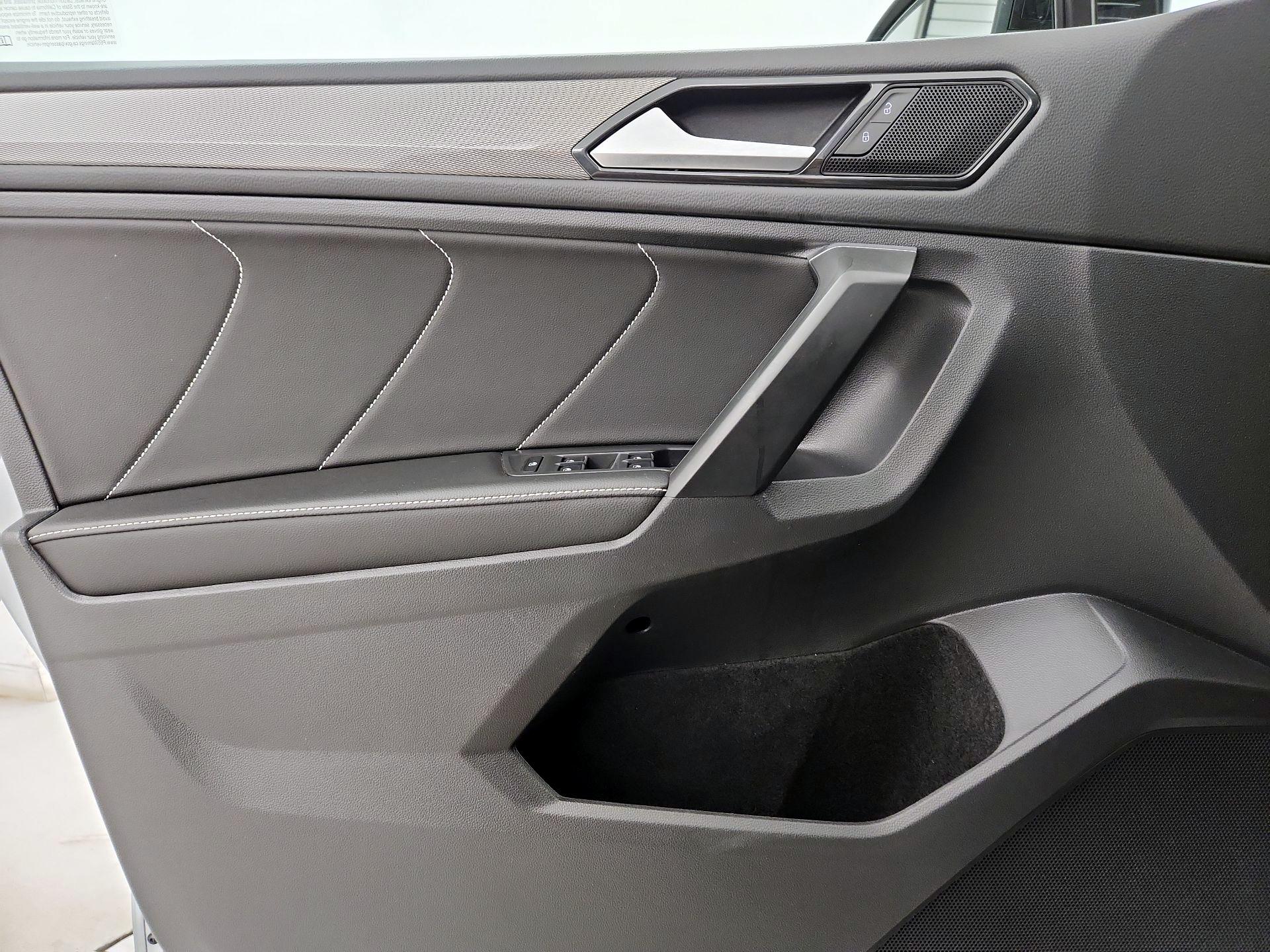 Thumbnail: 2022 Volkswagen Tiguan - 12
