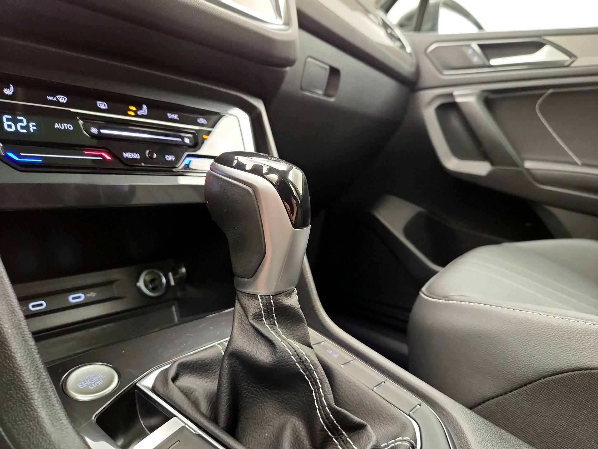 Thumbnail: 2022 Volkswagen Tiguan - 17