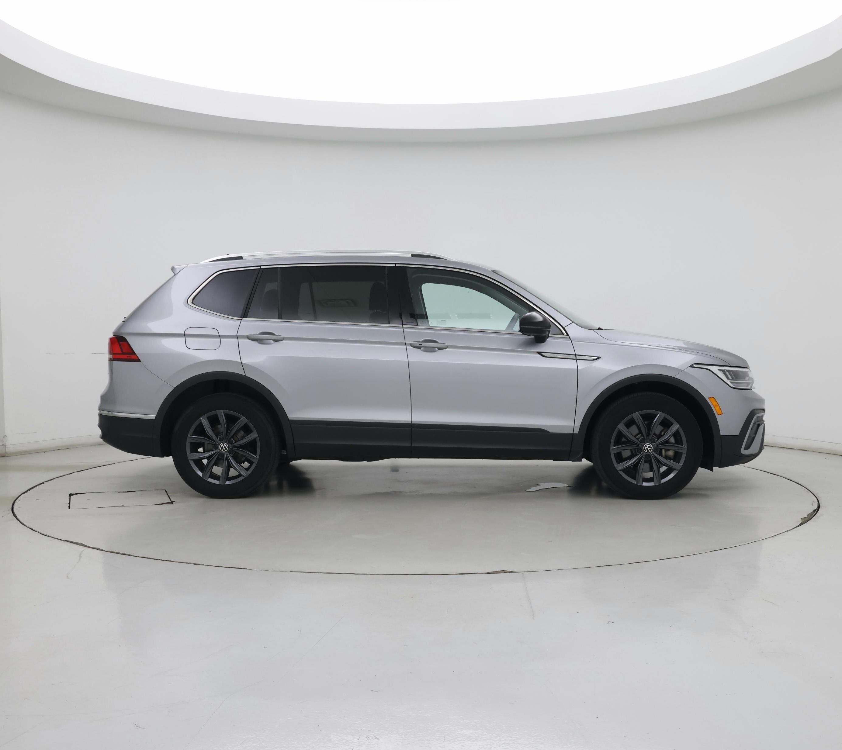 Thumbnail: 2022 Volkswagen Tiguan - 7