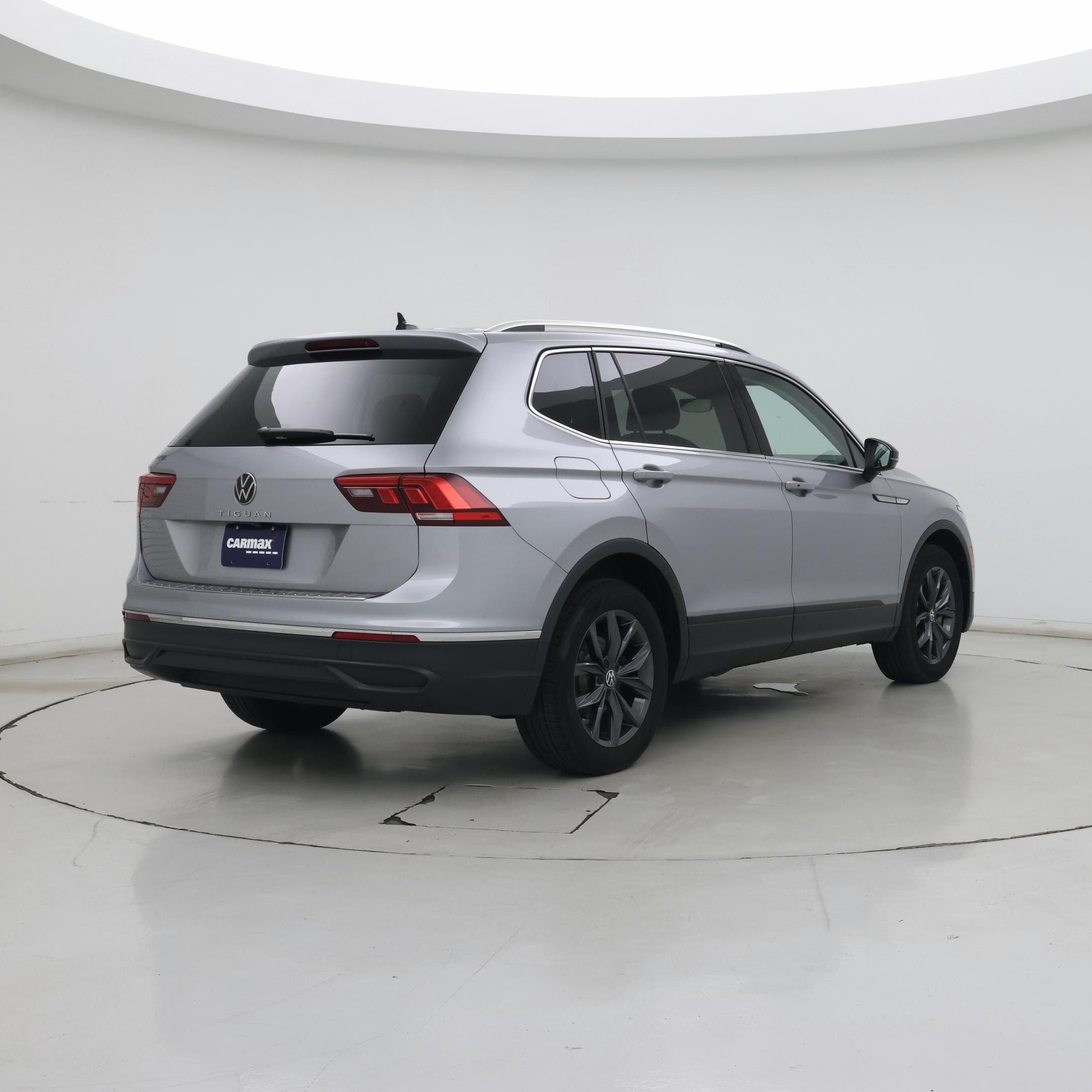 Thumbnail: 2022 Volkswagen Tiguan - 8