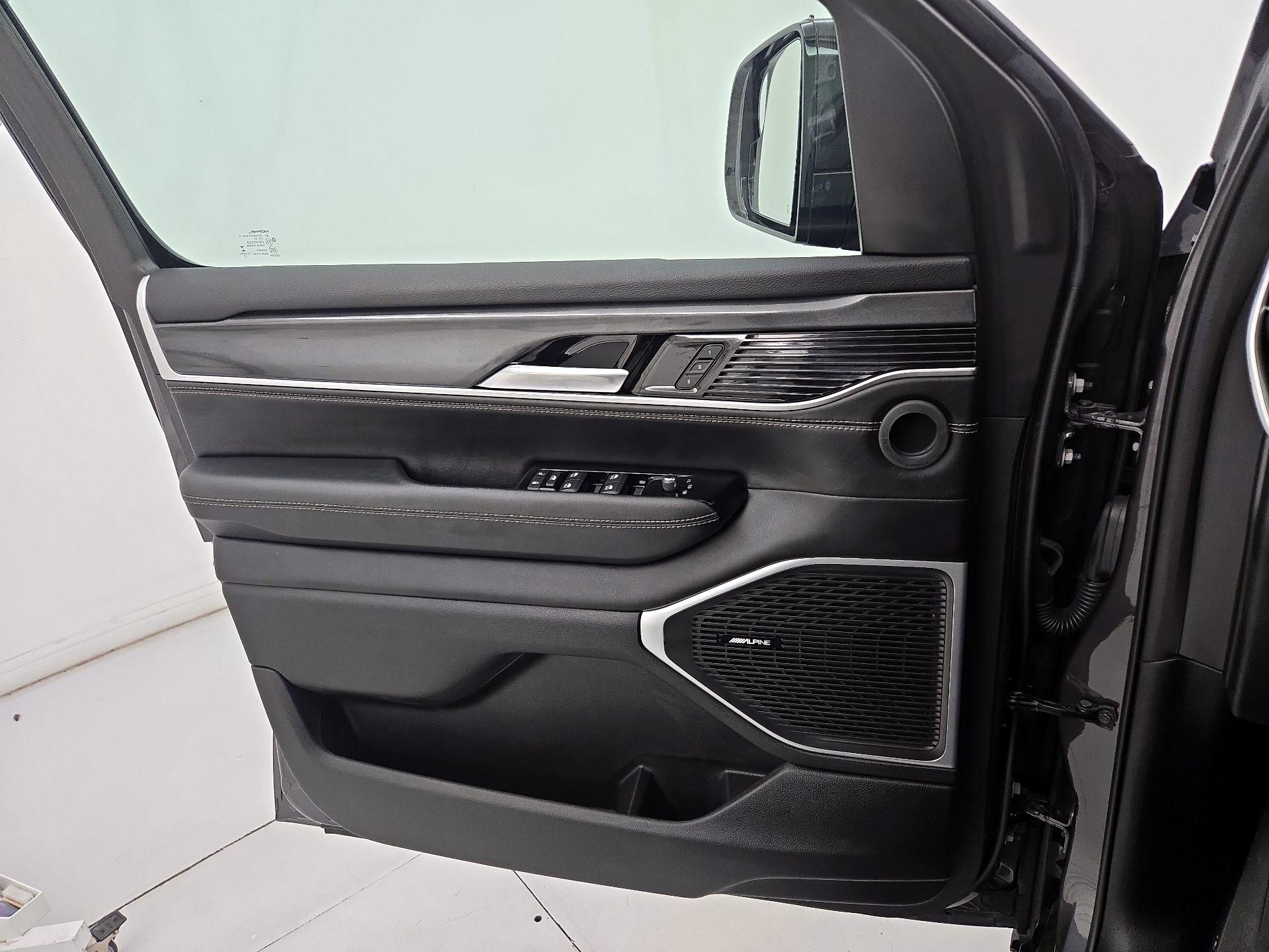 Thumbnail: 2023 Jeep Wagoneer - 12