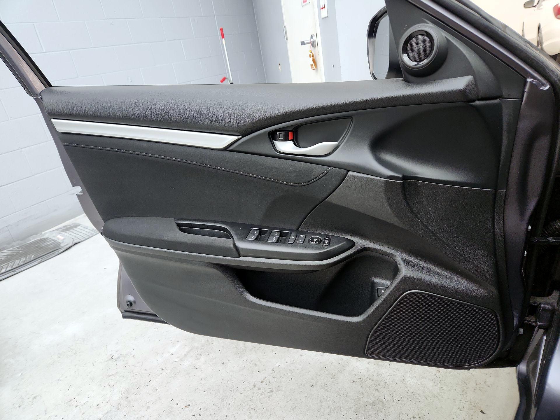 Thumbnail: 2016 Honda Civic - 12