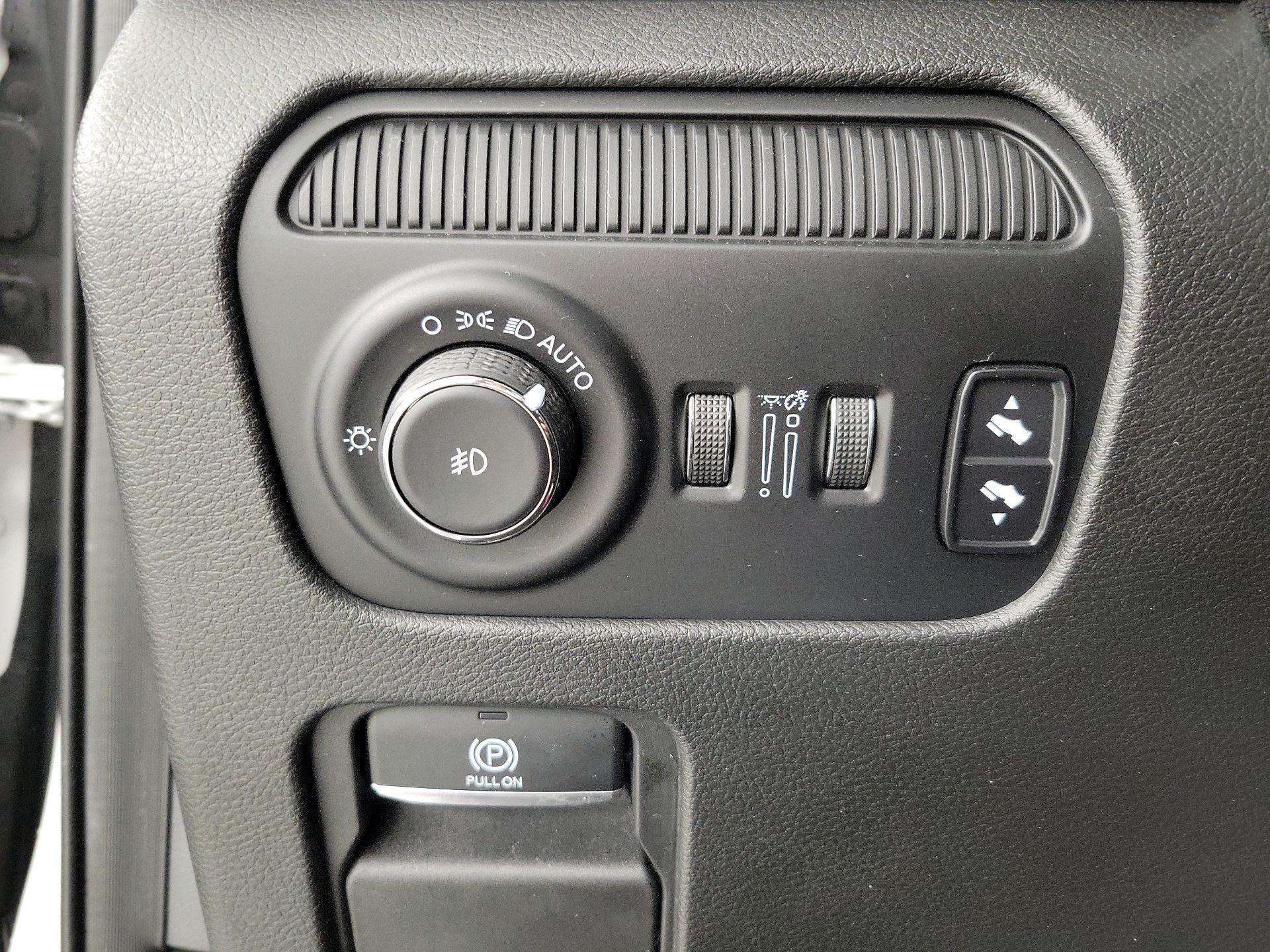 Thumbnail: 2022 Jeep Wagoneer - 13