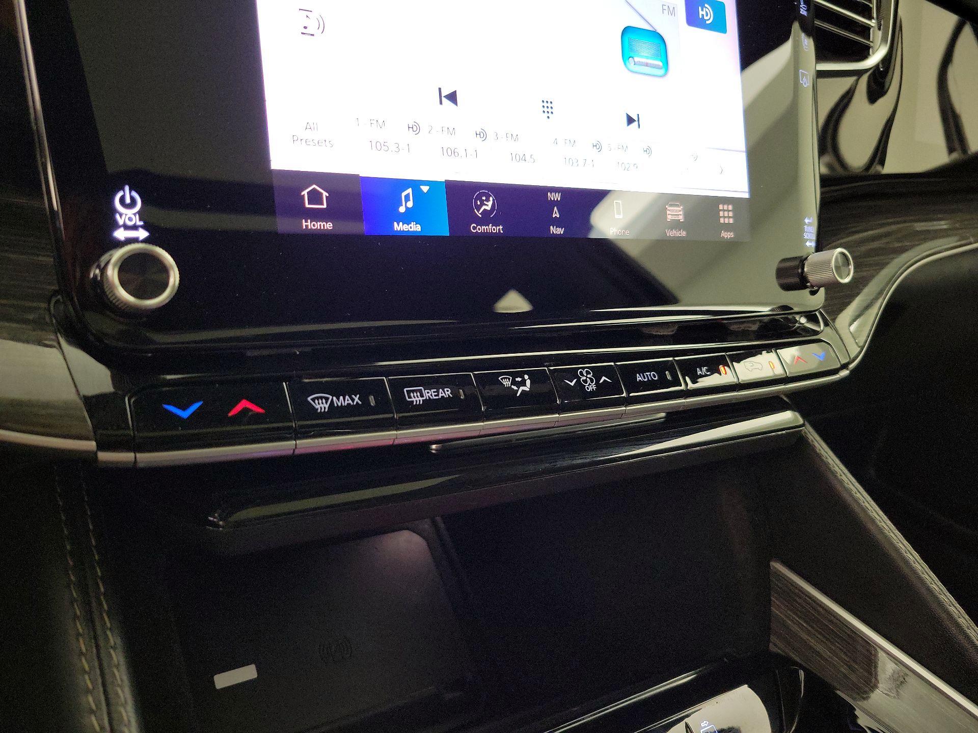 Thumbnail: 2022 Jeep Wagoneer - 17