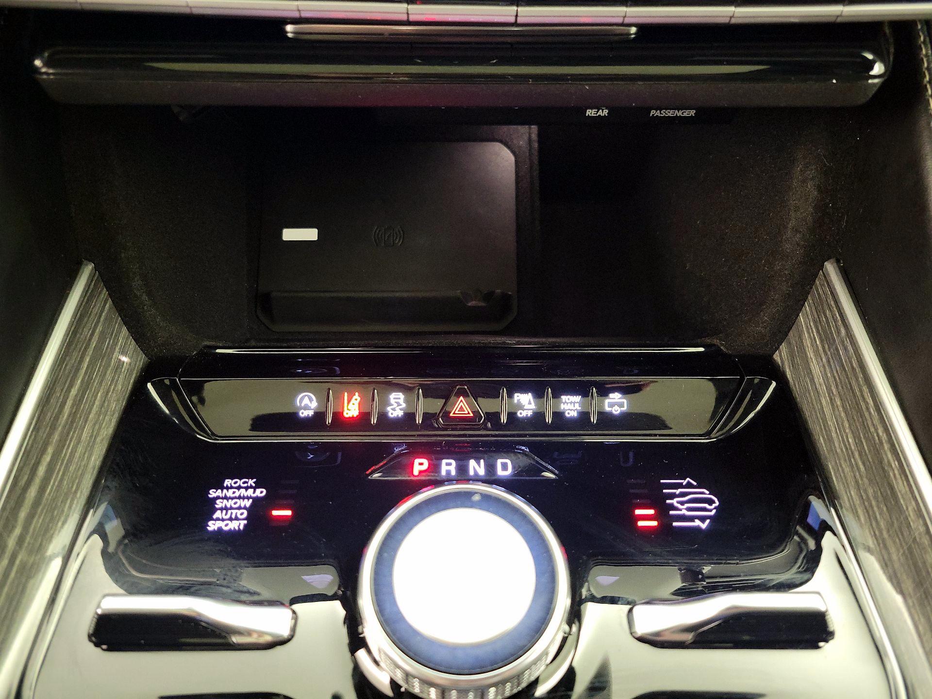 Thumbnail: 2022 Jeep Wagoneer - 18