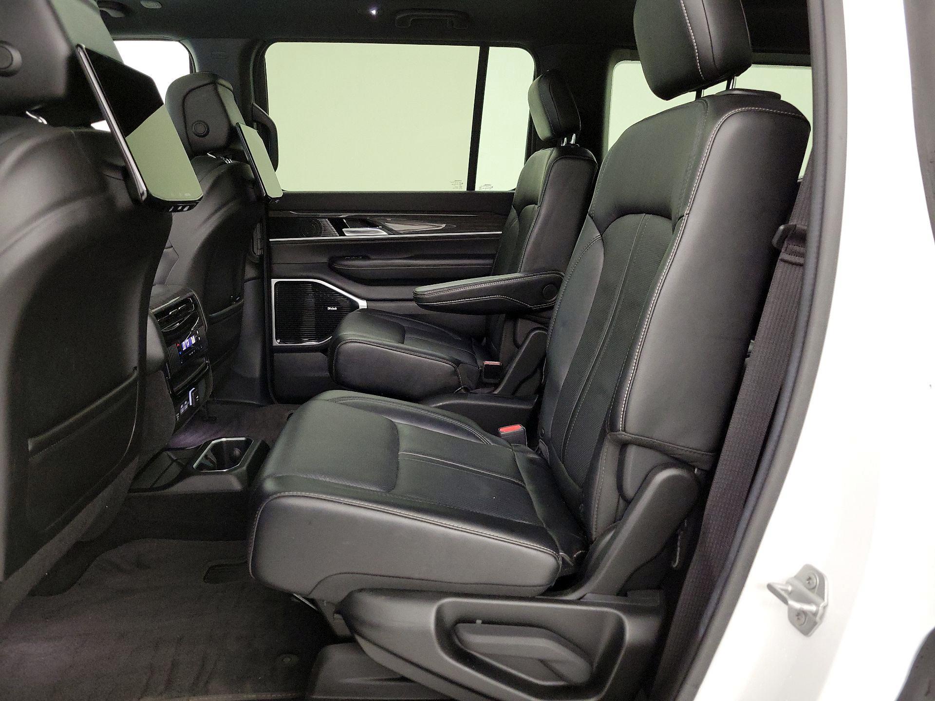 Thumbnail: 2022 Jeep Wagoneer - 20