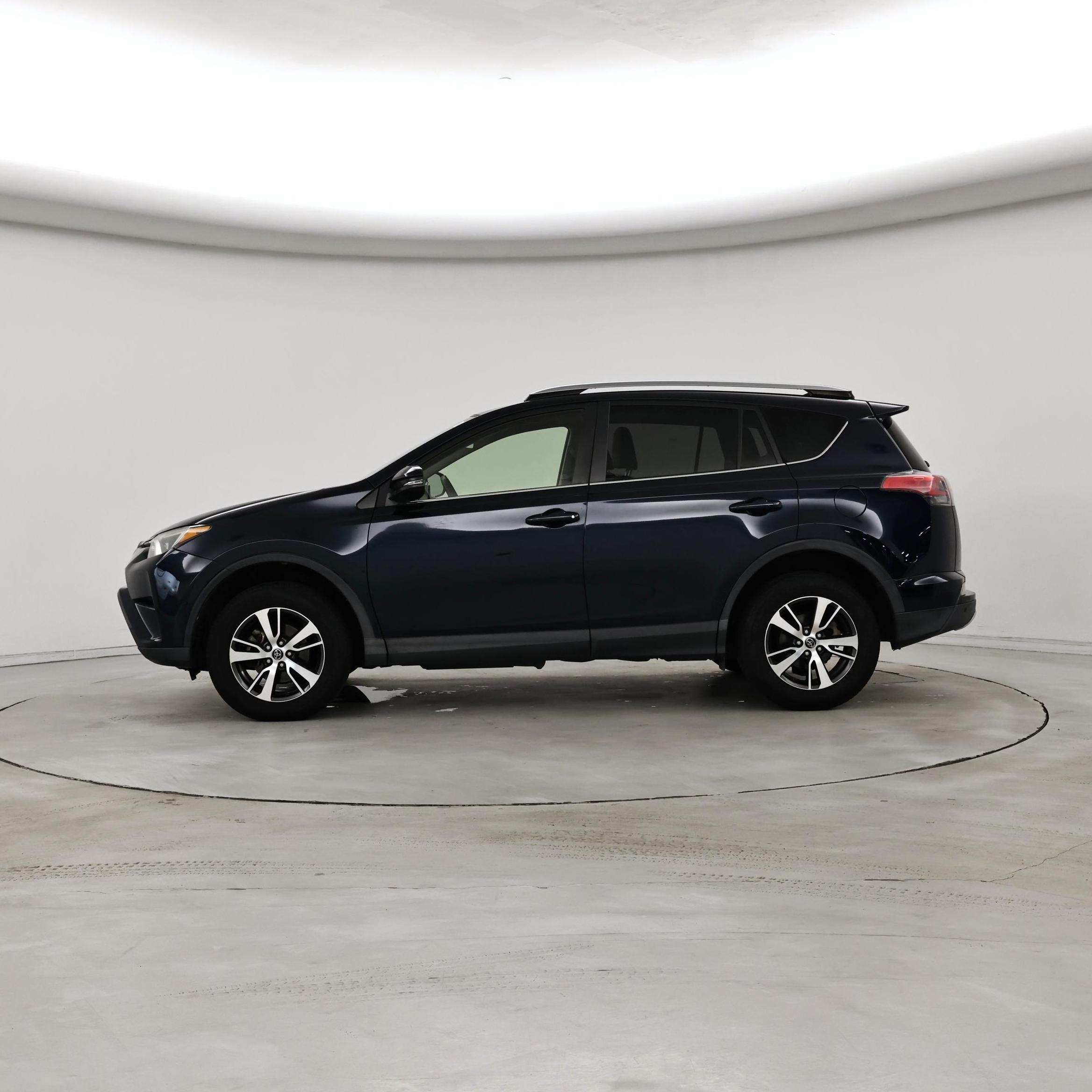 Thumbnail: 2017 Toyota RAV4 - 3