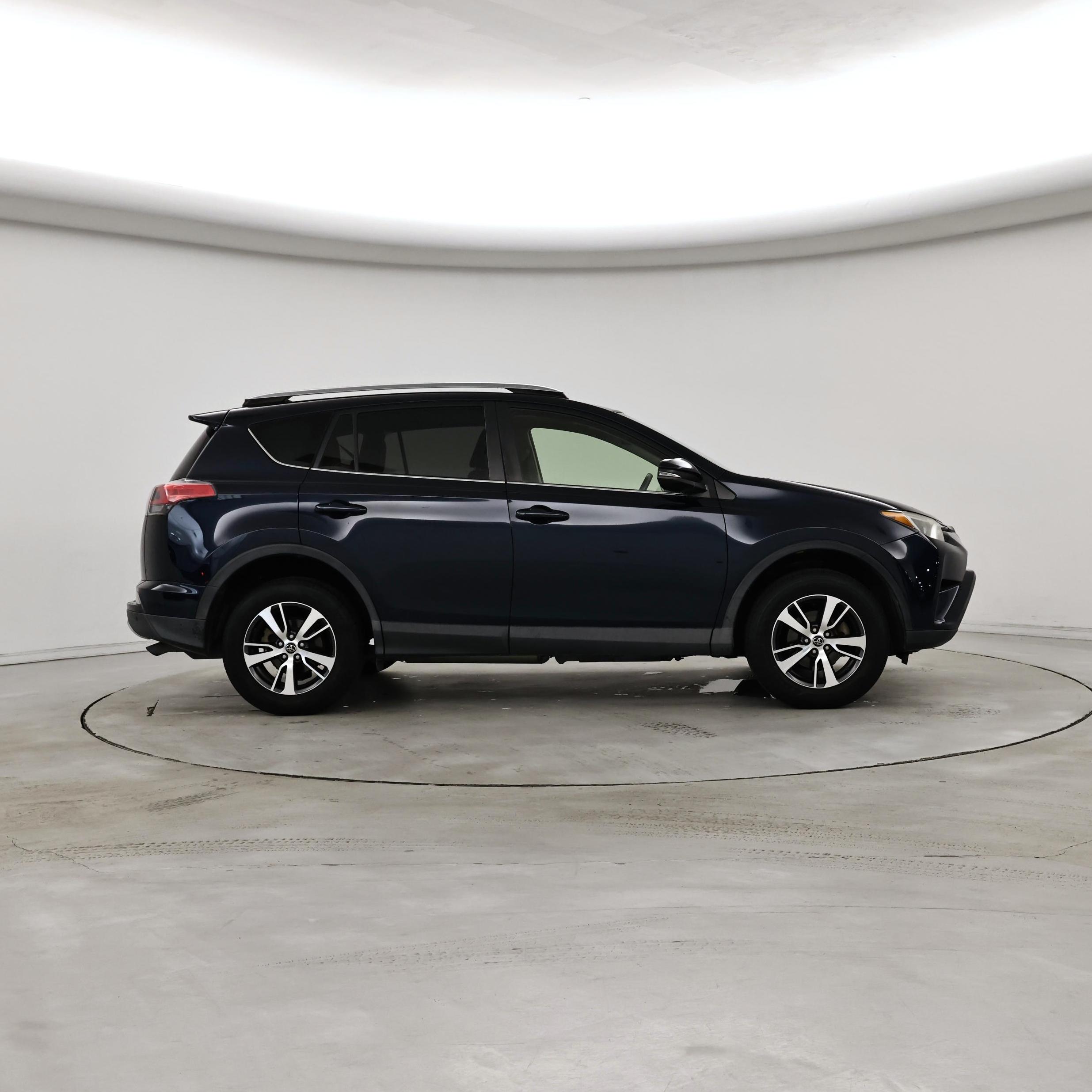 Thumbnail: 2017 Toyota RAV4 - 7