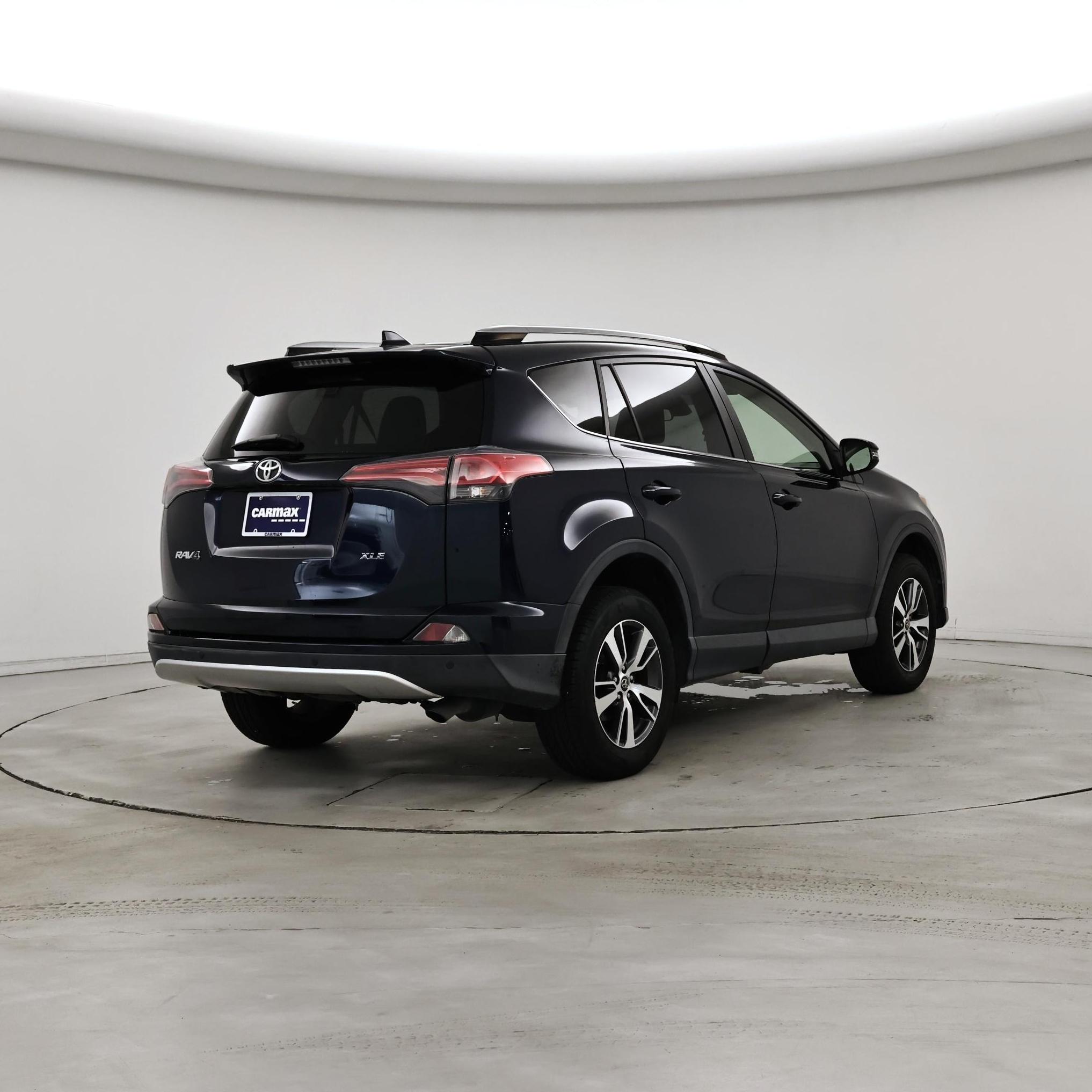 Thumbnail: 2017 Toyota RAV4 - 8