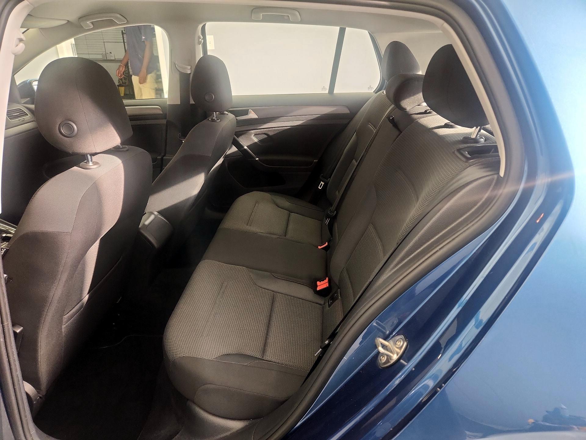 Thumbnail: 2019 Volkswagen Golf - 18