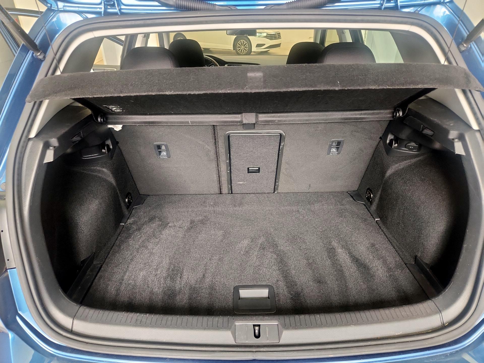 Thumbnail: 2019 Volkswagen Golf - 19
