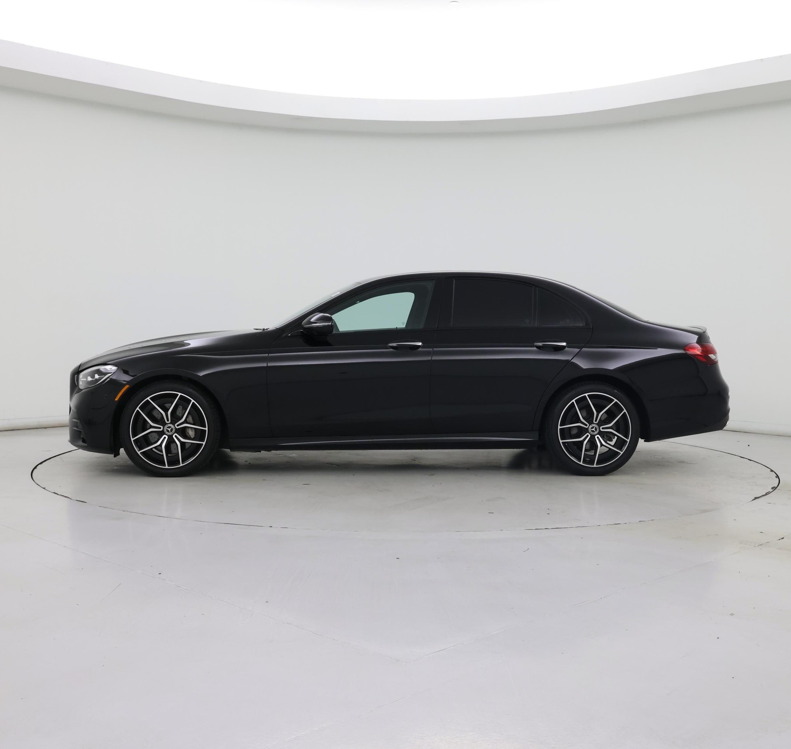 Thumbnail: 2022 Mercedes-Benz E-Class - 3