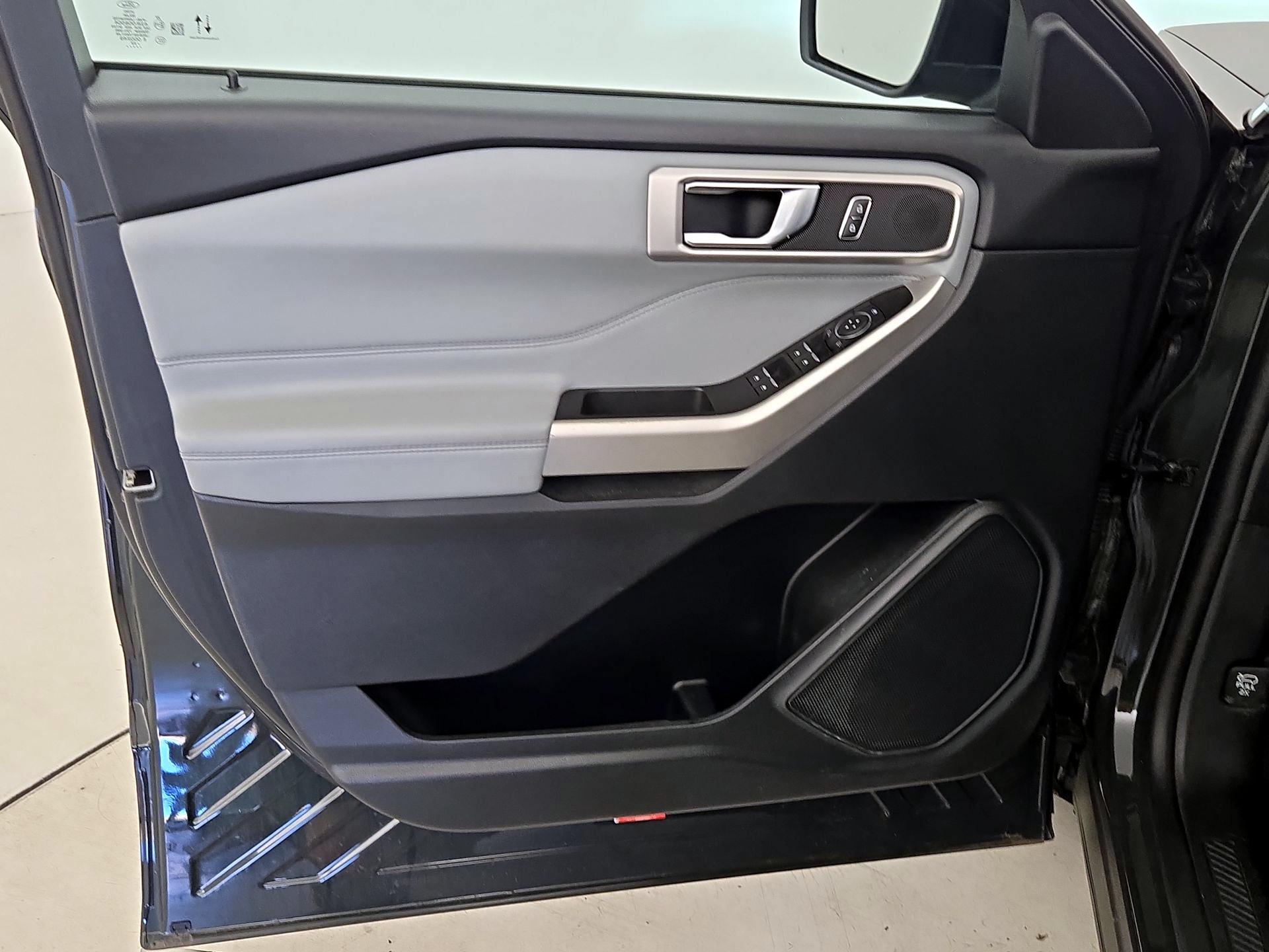 Thumbnail: 2022 Ford Explorer - 12