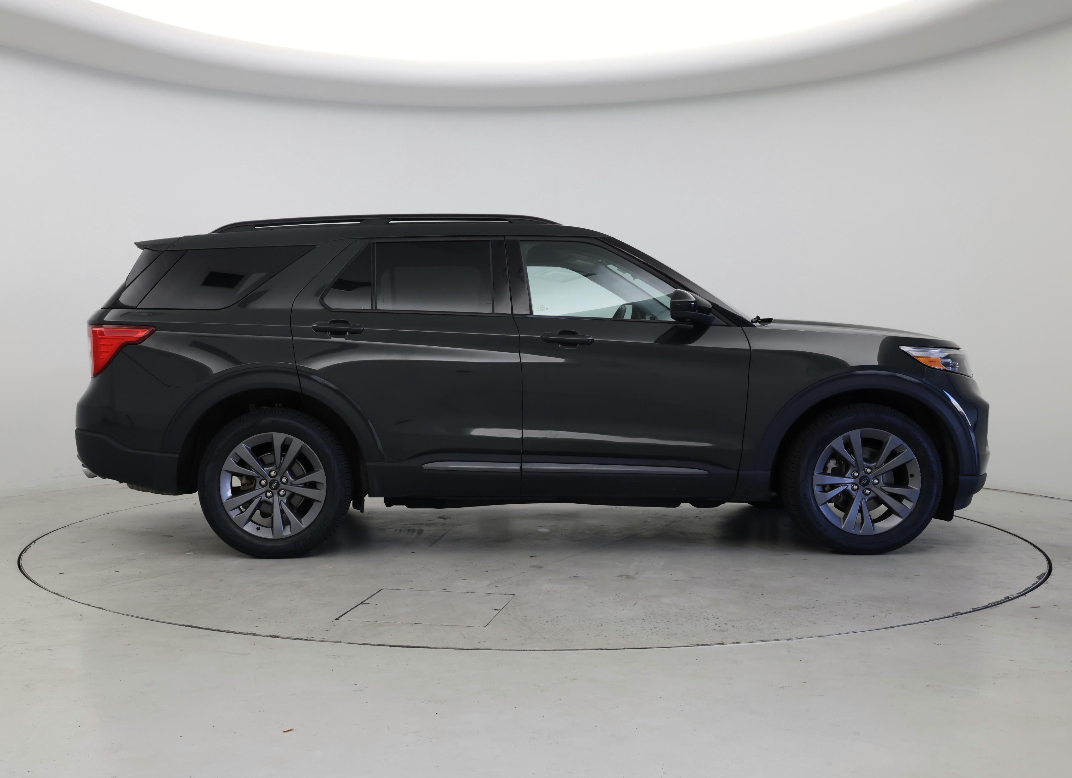 Thumbnail: 2022 Ford Explorer - 7