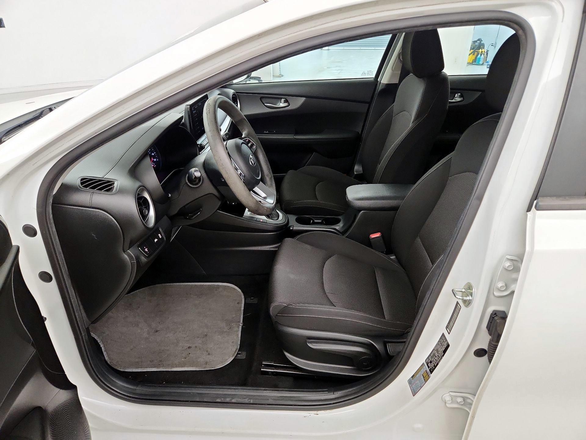 Thumbnail: 2019 Kia Forte - 9