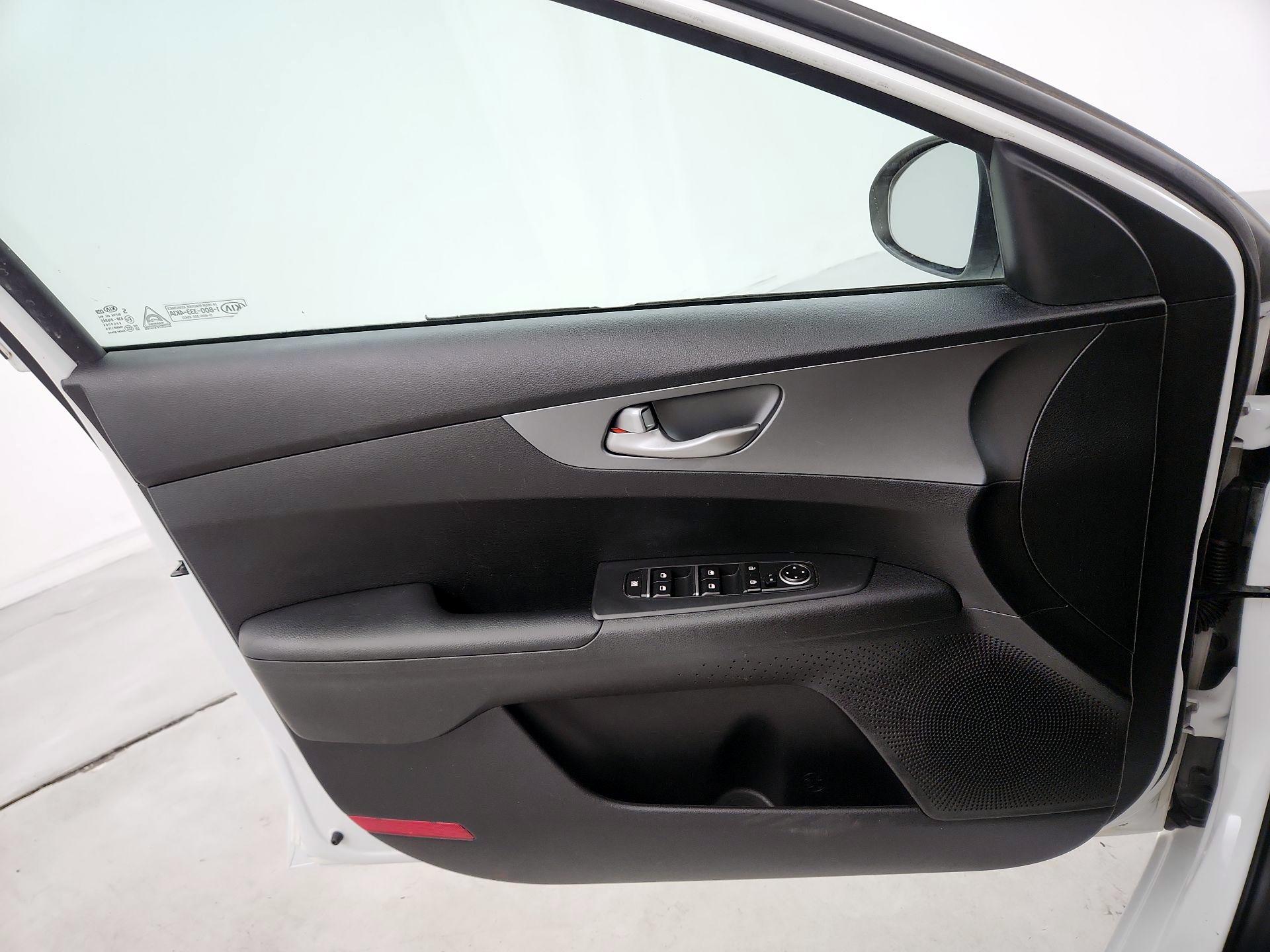 Thumbnail: 2019 Kia Forte - 10