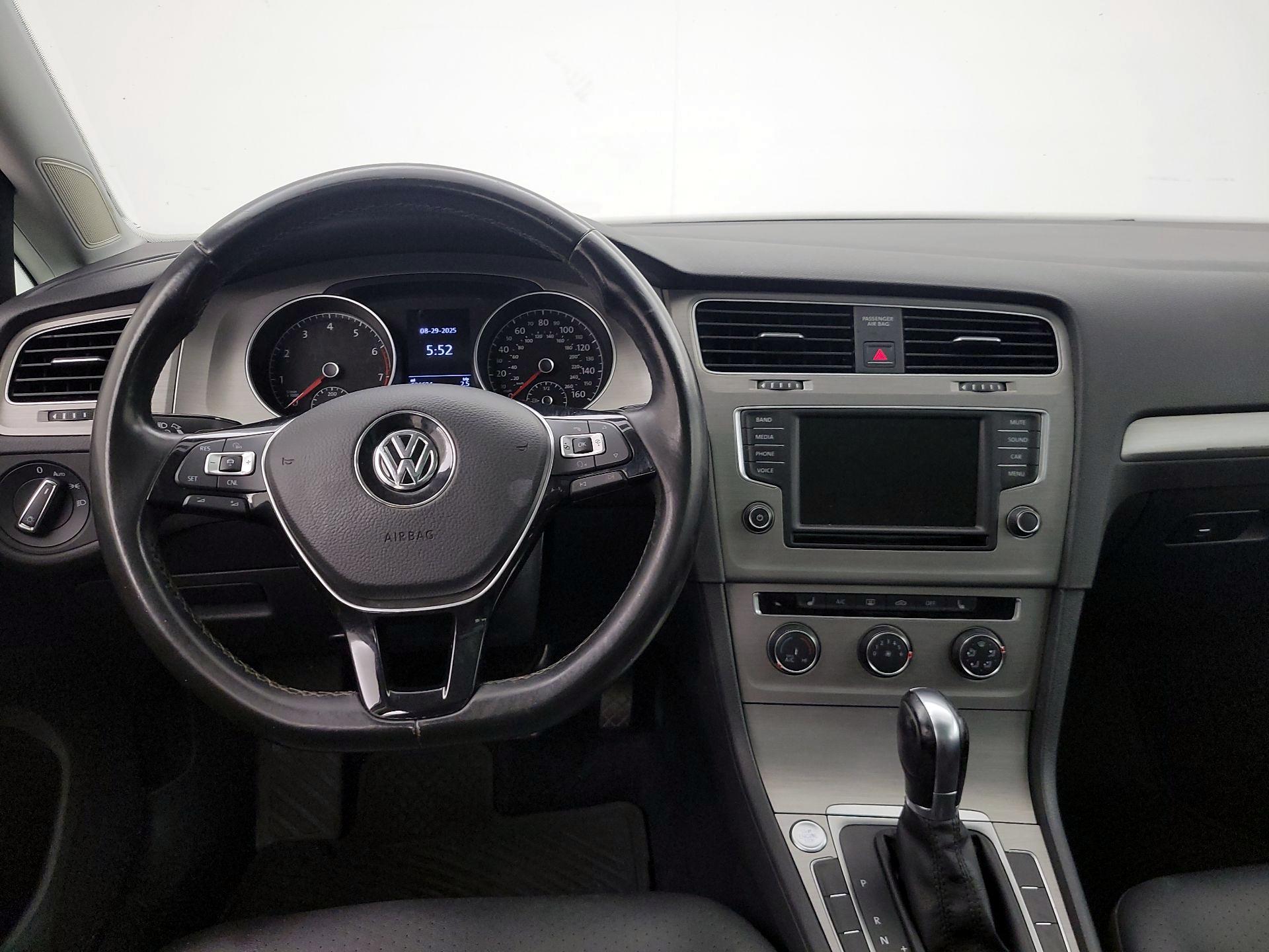 Thumbnail: 2016 Volkswagen Golf - 10