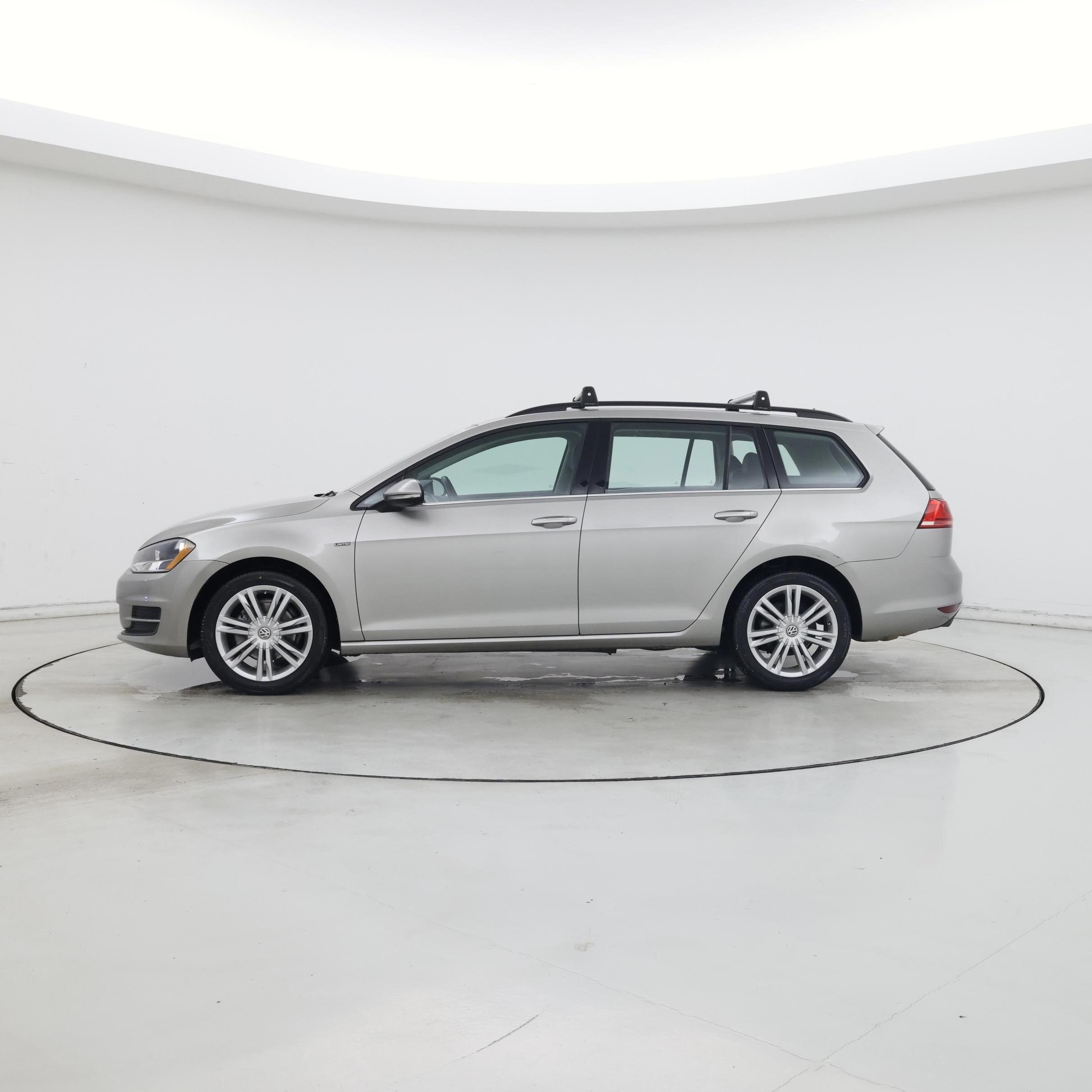 Thumbnail: 2016 Volkswagen Golf - 3